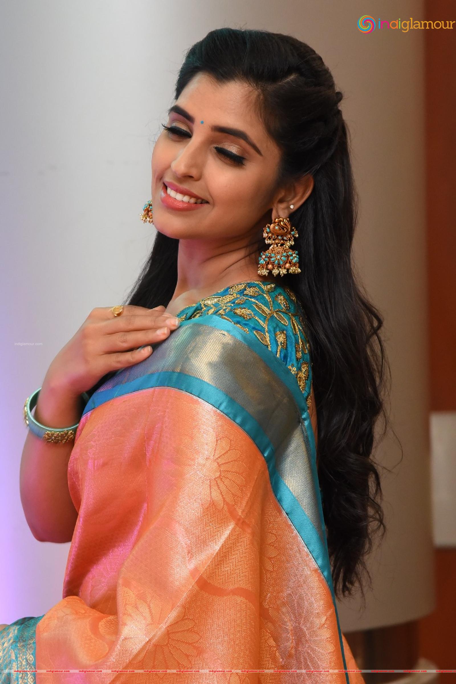 Syamala Actress hd photo