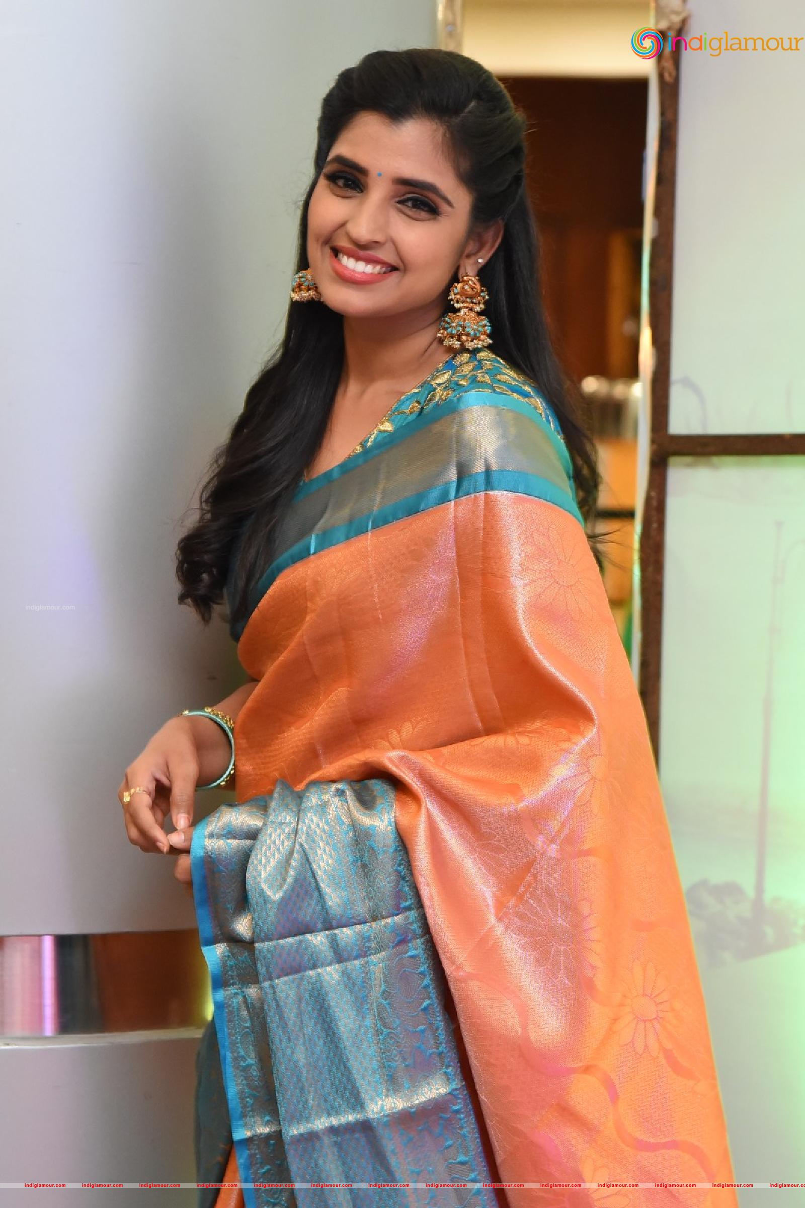 Syamala Actress hd photo