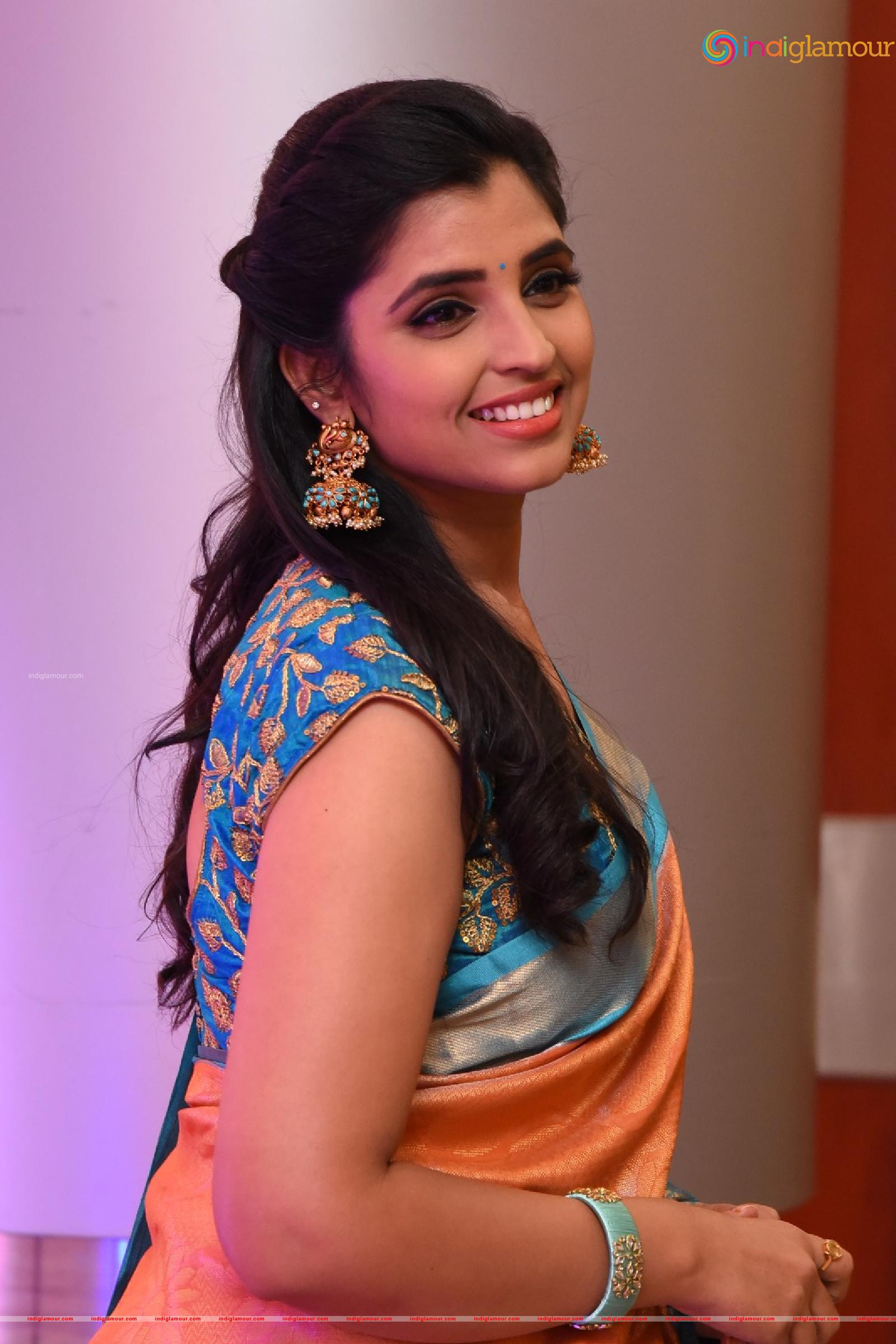 Syamala Actress hd photo
