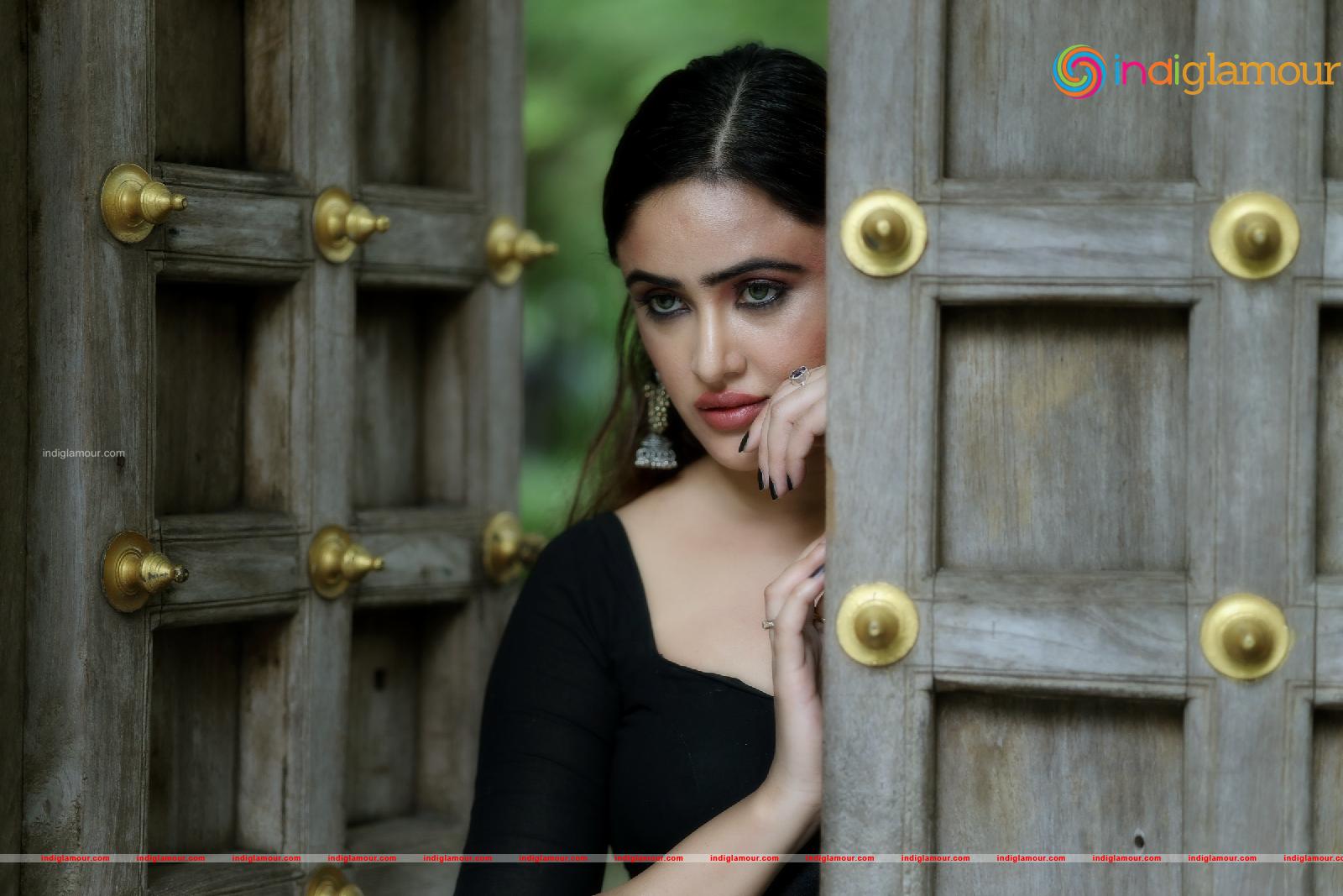 Sony Charista Actress hd photo