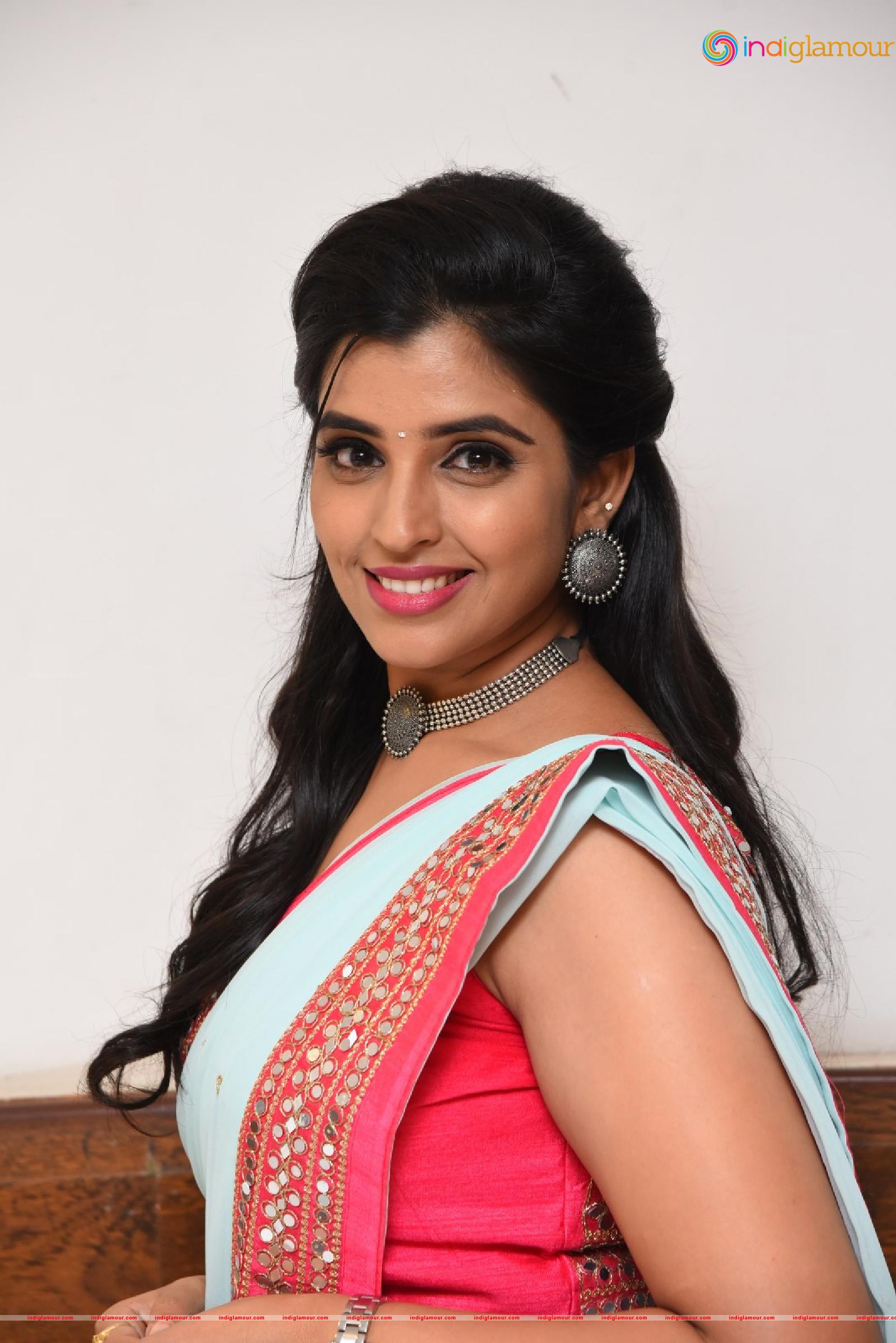 Syamala Actress hd photo