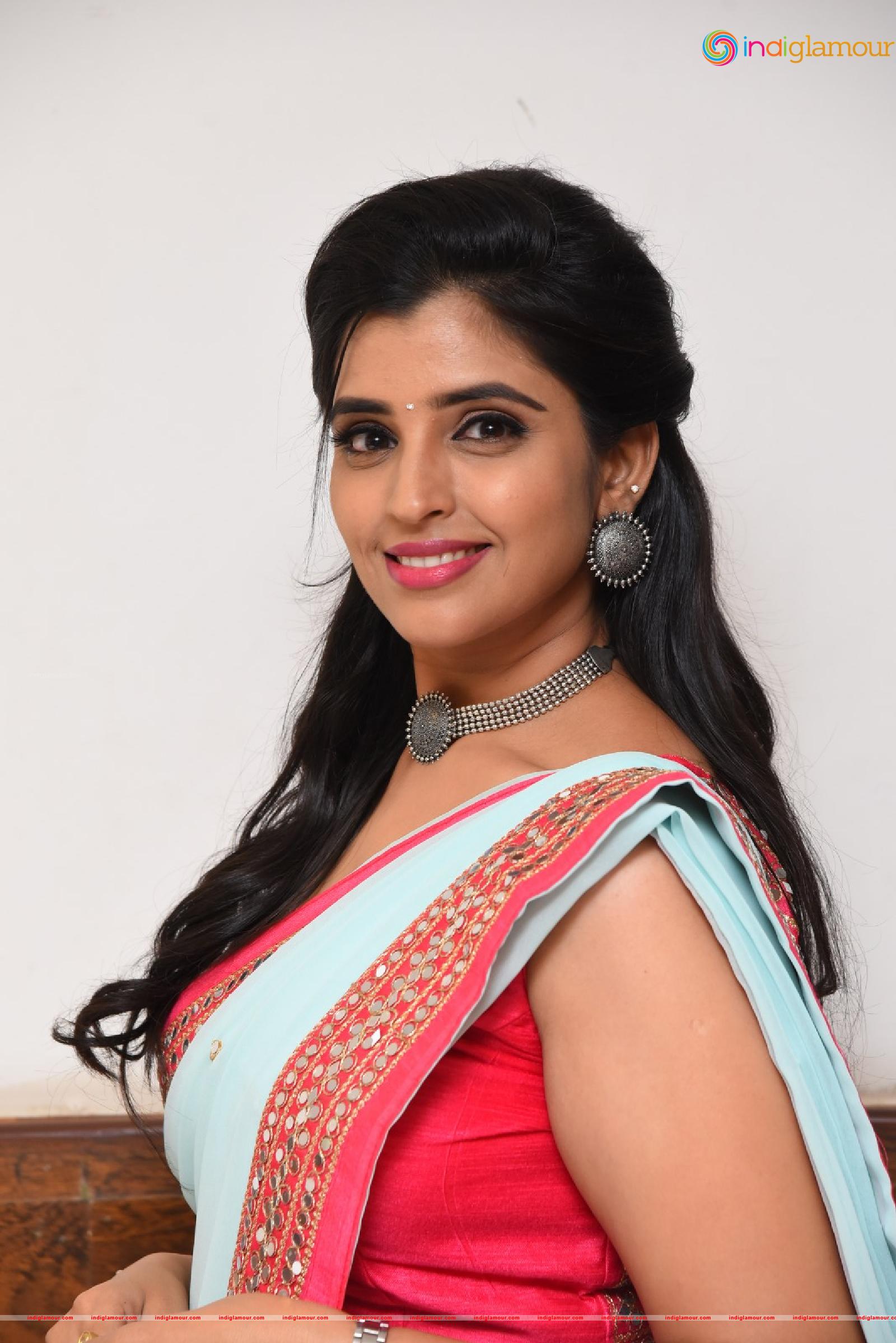 Syamala Actress hd photo