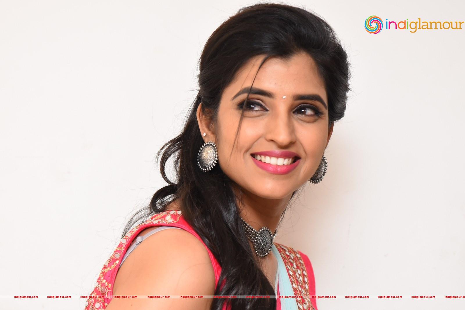 Syamala Actress hd photo