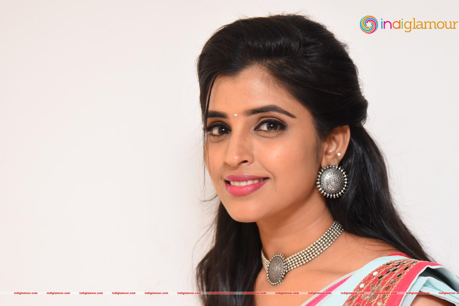 Syamala Actress hd photo