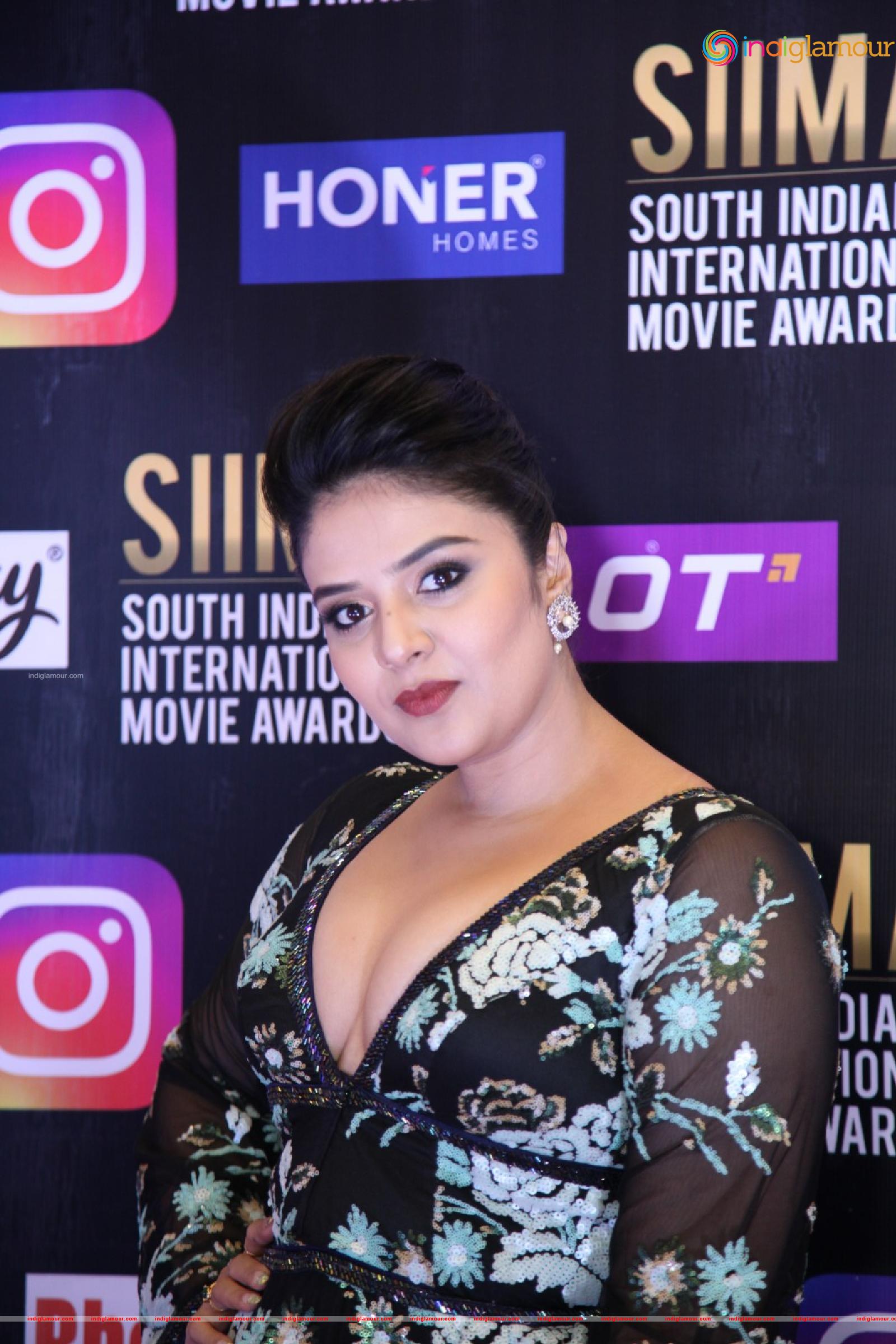 Sree Mukhi Actress hd photo