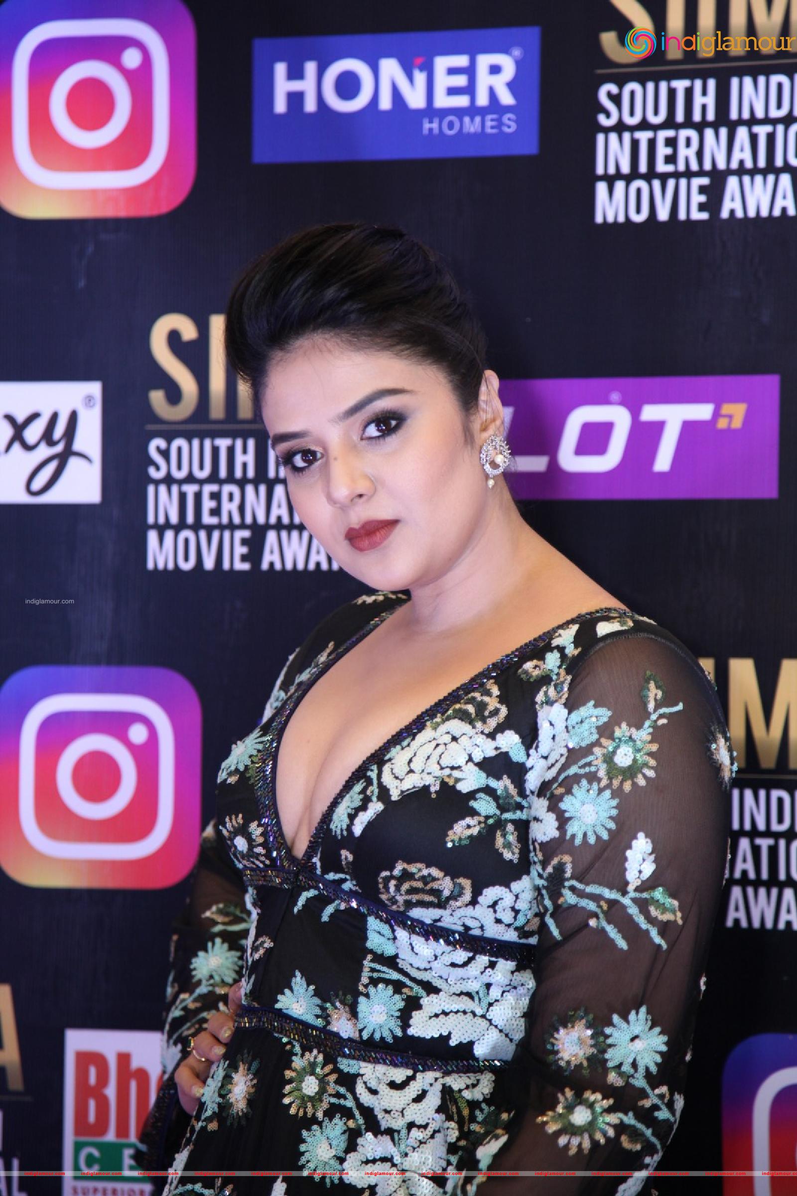 Sree Mukhi Actress hd photo