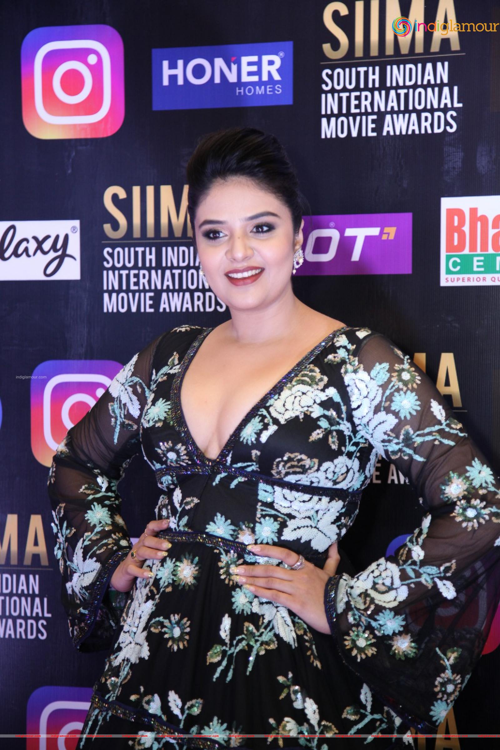 Sree Mukhi Actress hd photo