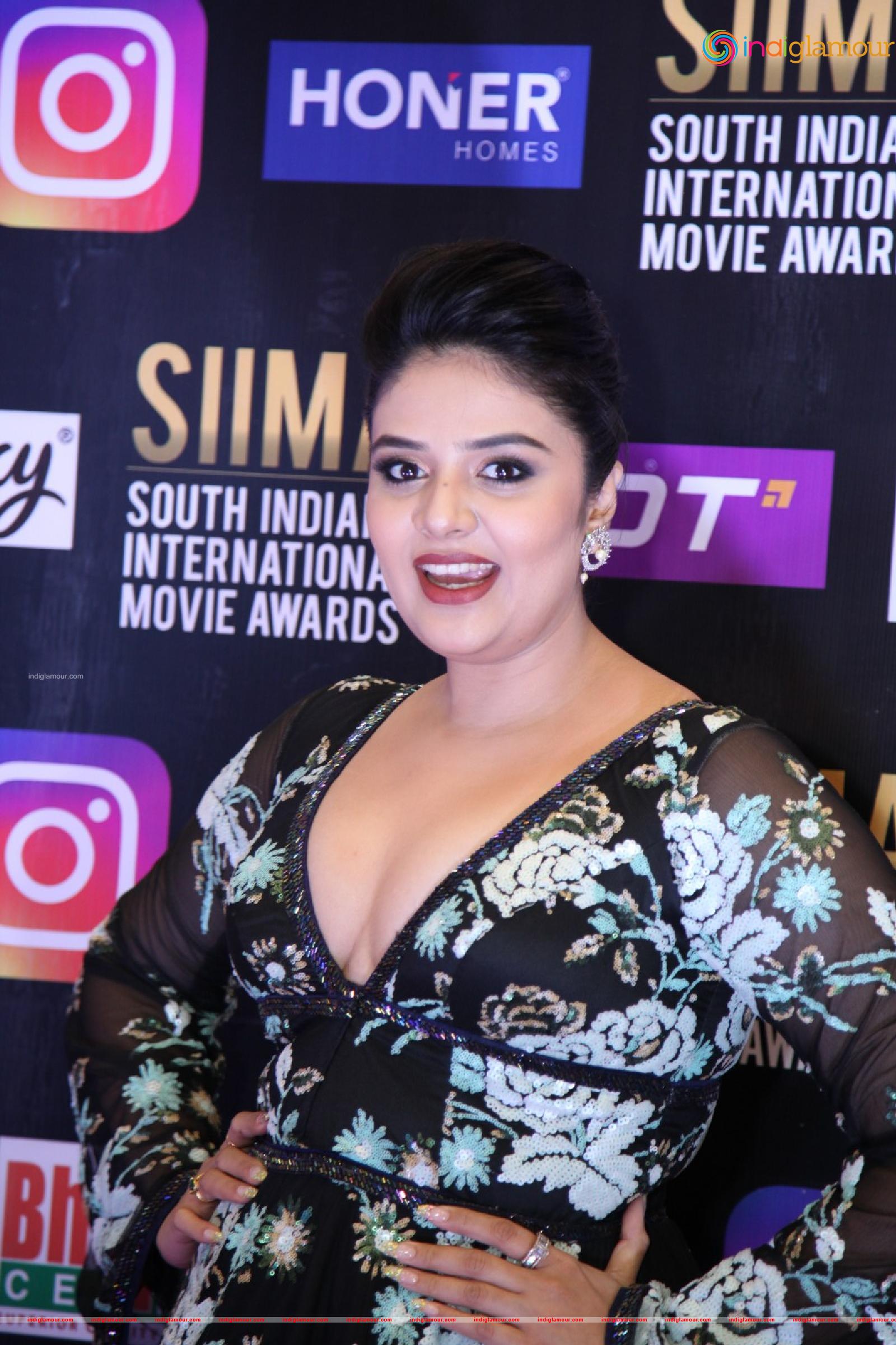 Sree Mukhi Actress hd photo