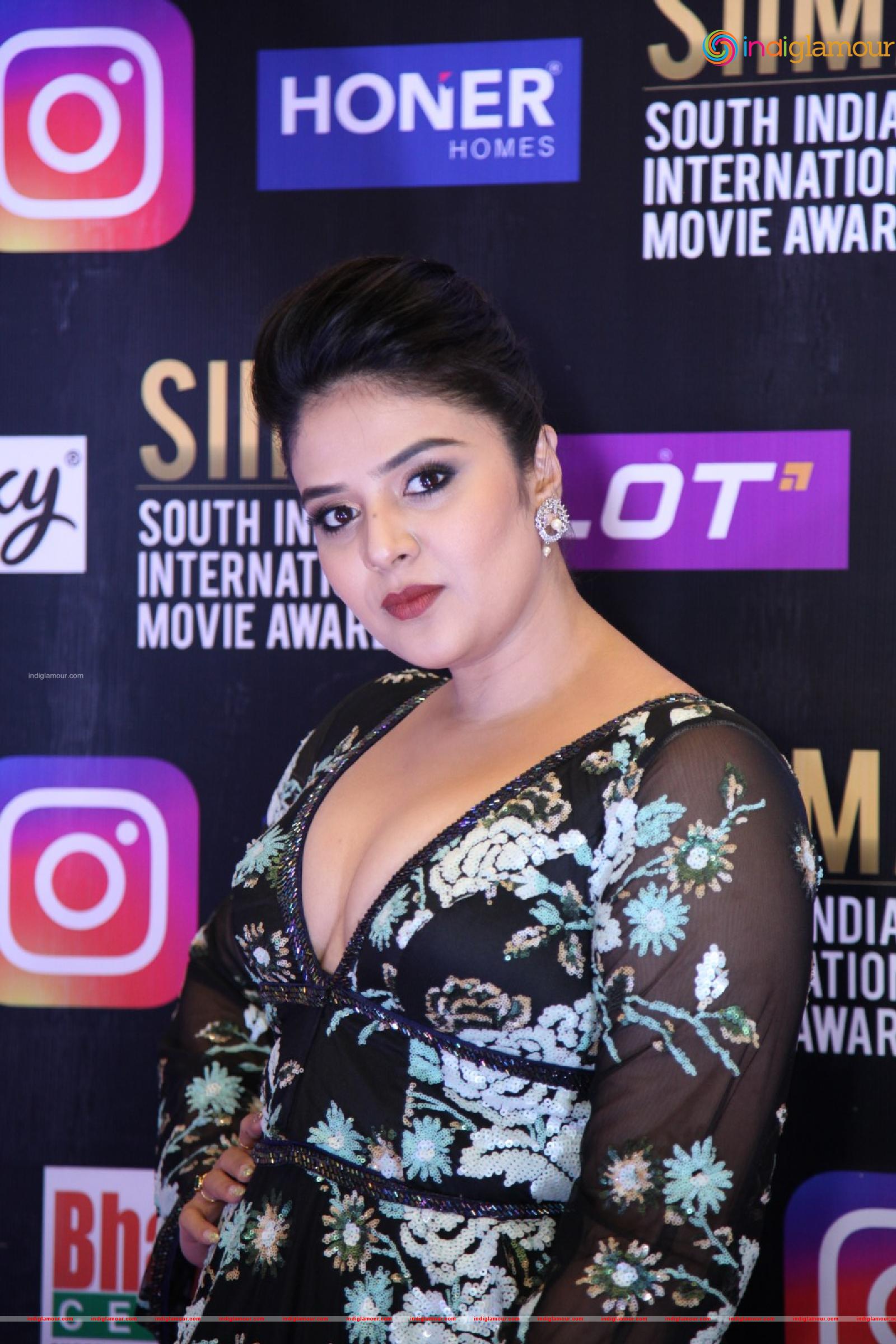 Sree Mukhi Actress hd photo