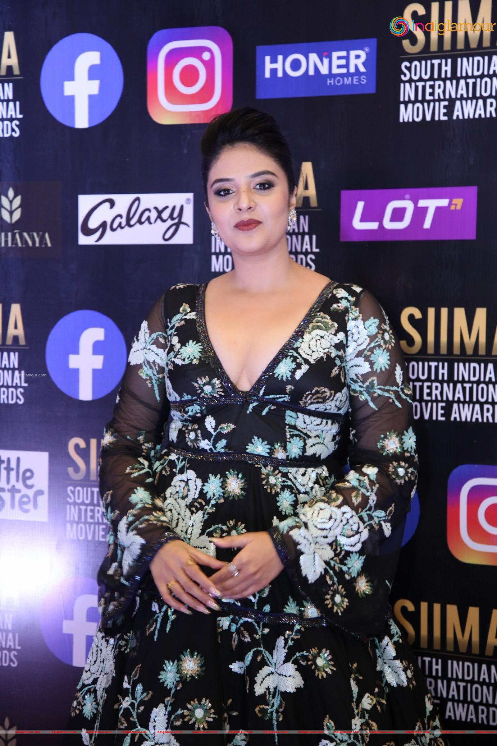 Sree Mukhi Actress hd photo