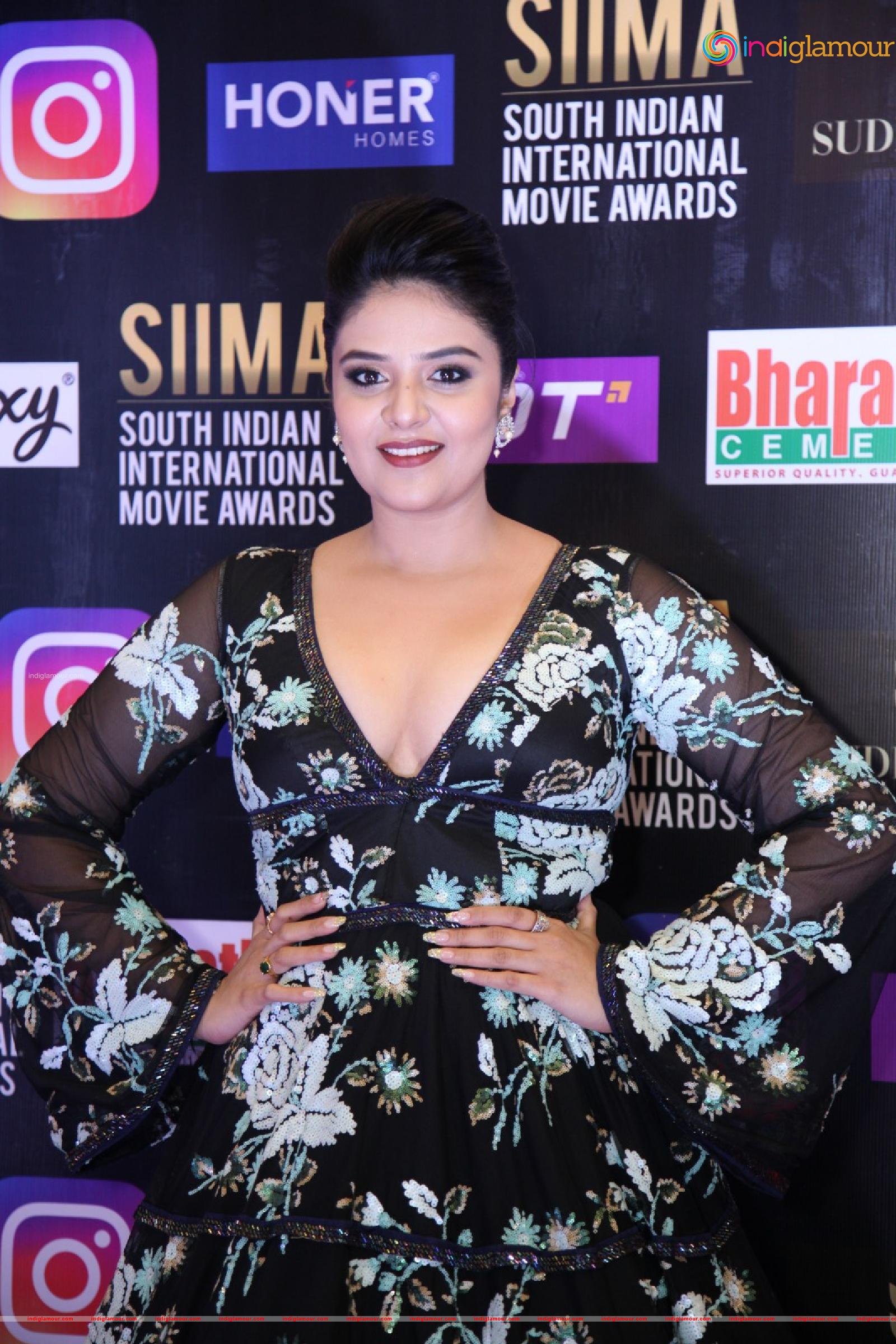 Sree Mukhi Actress hd photo