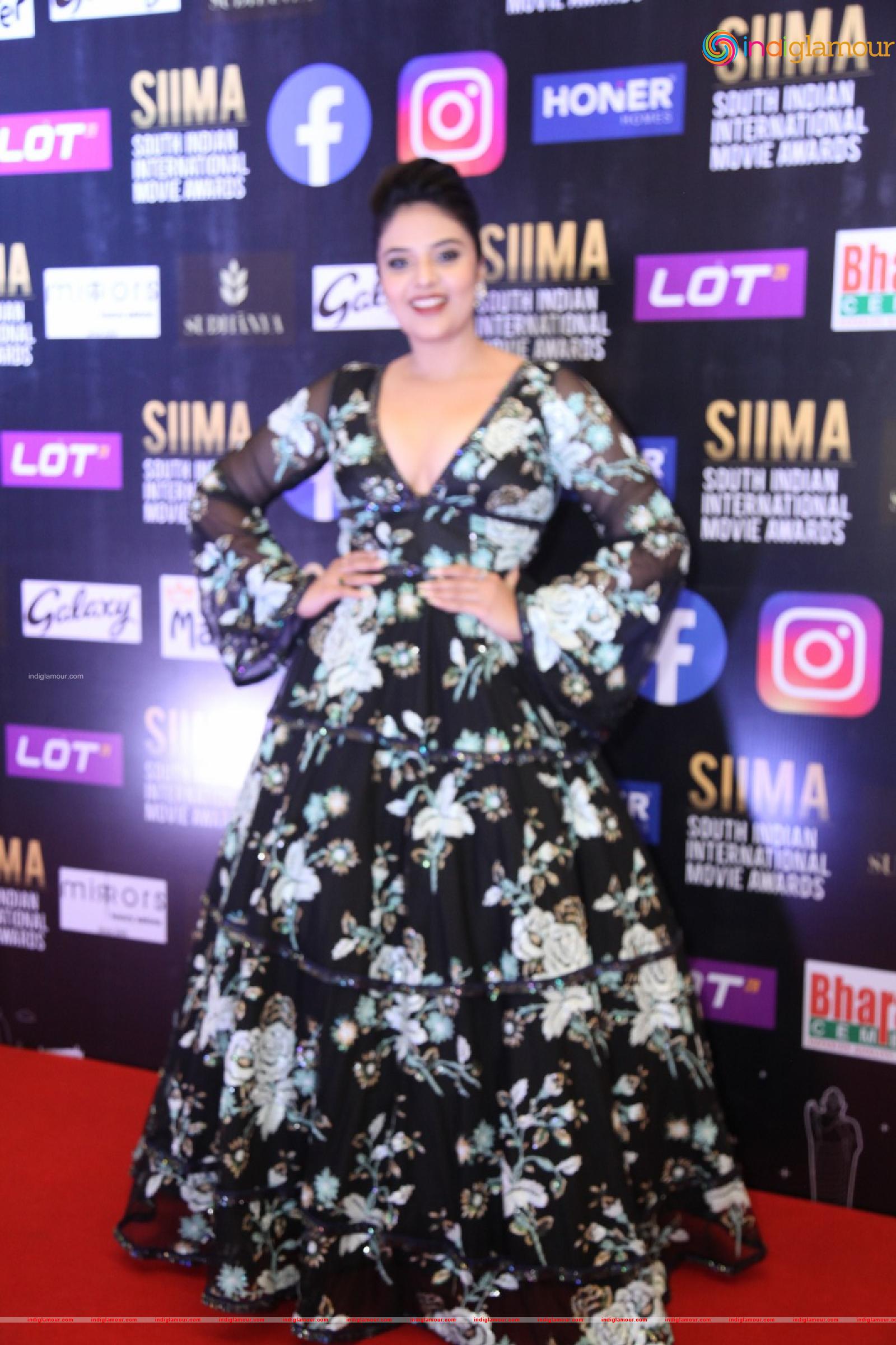 Sree Mukhi Actress hd photo