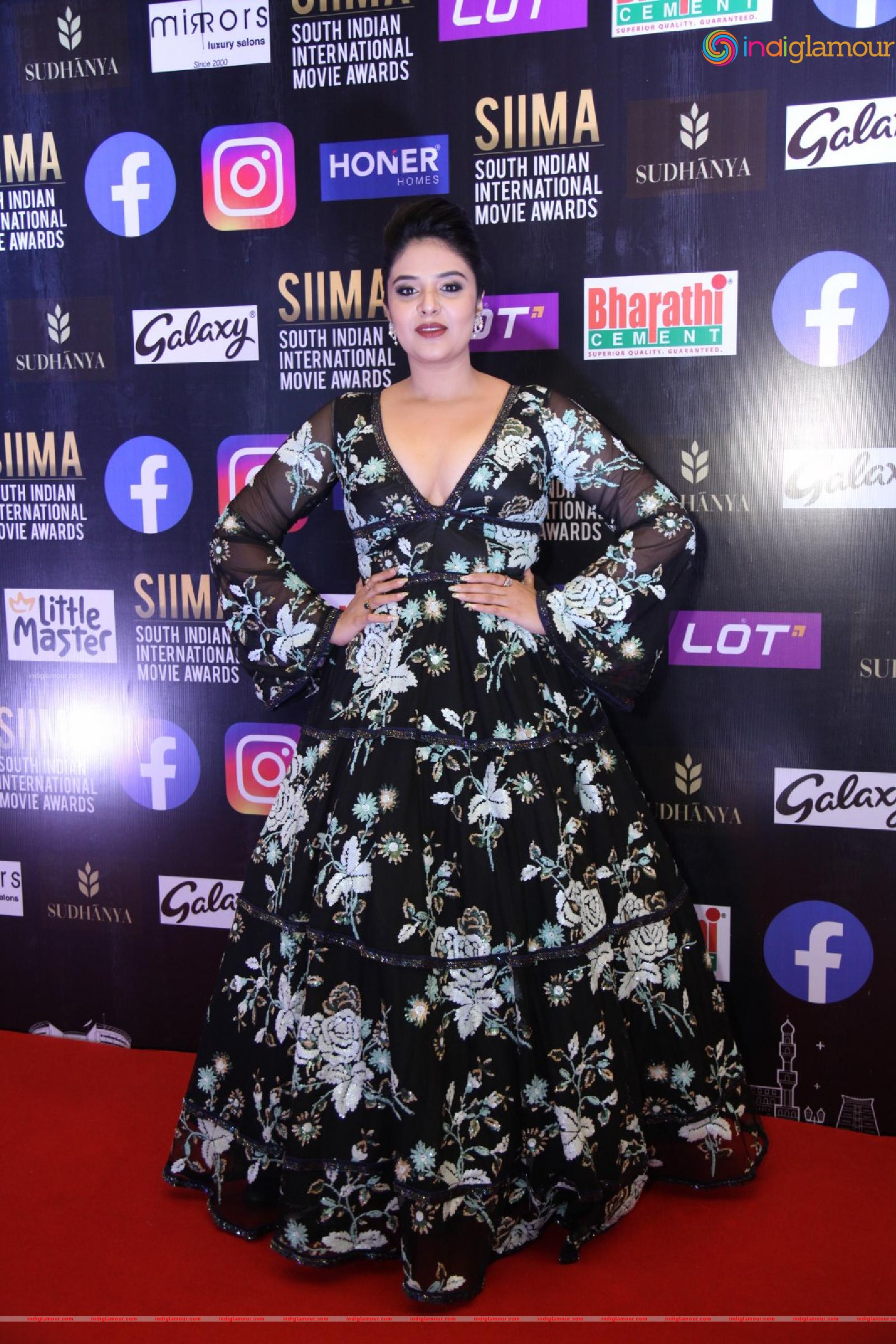 Sree Mukhi Actress hd photo