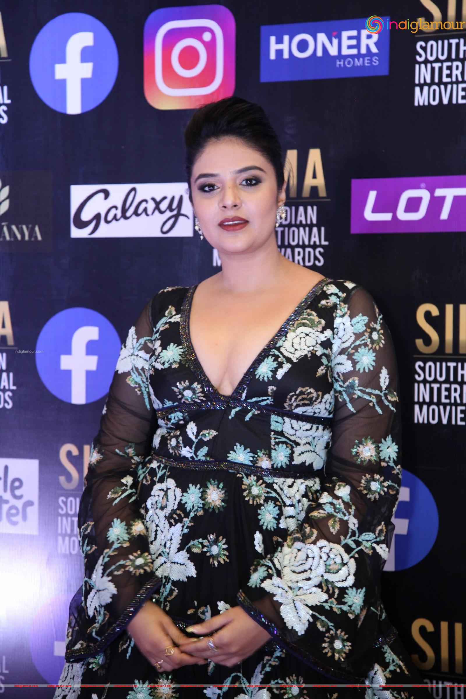 Sree Mukhi Actress hd photo