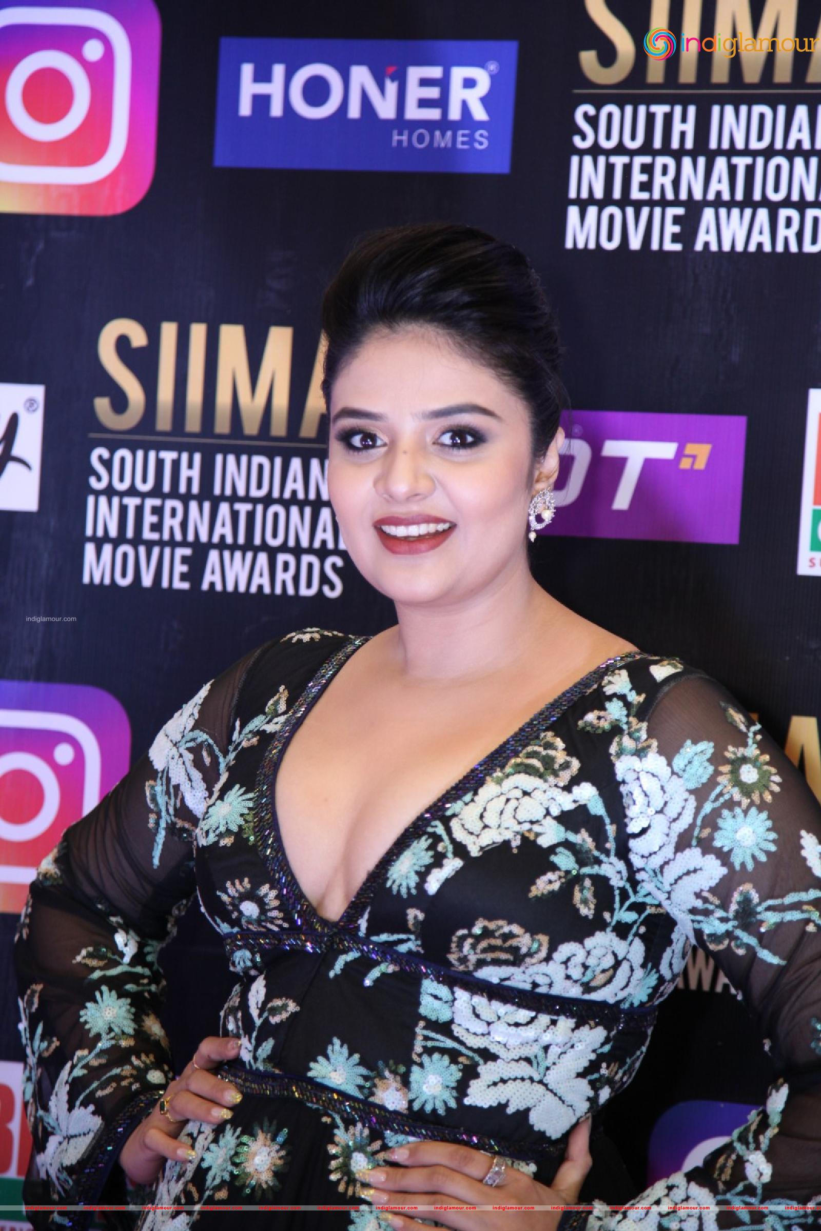 Sree Mukhi Actress hd photo
