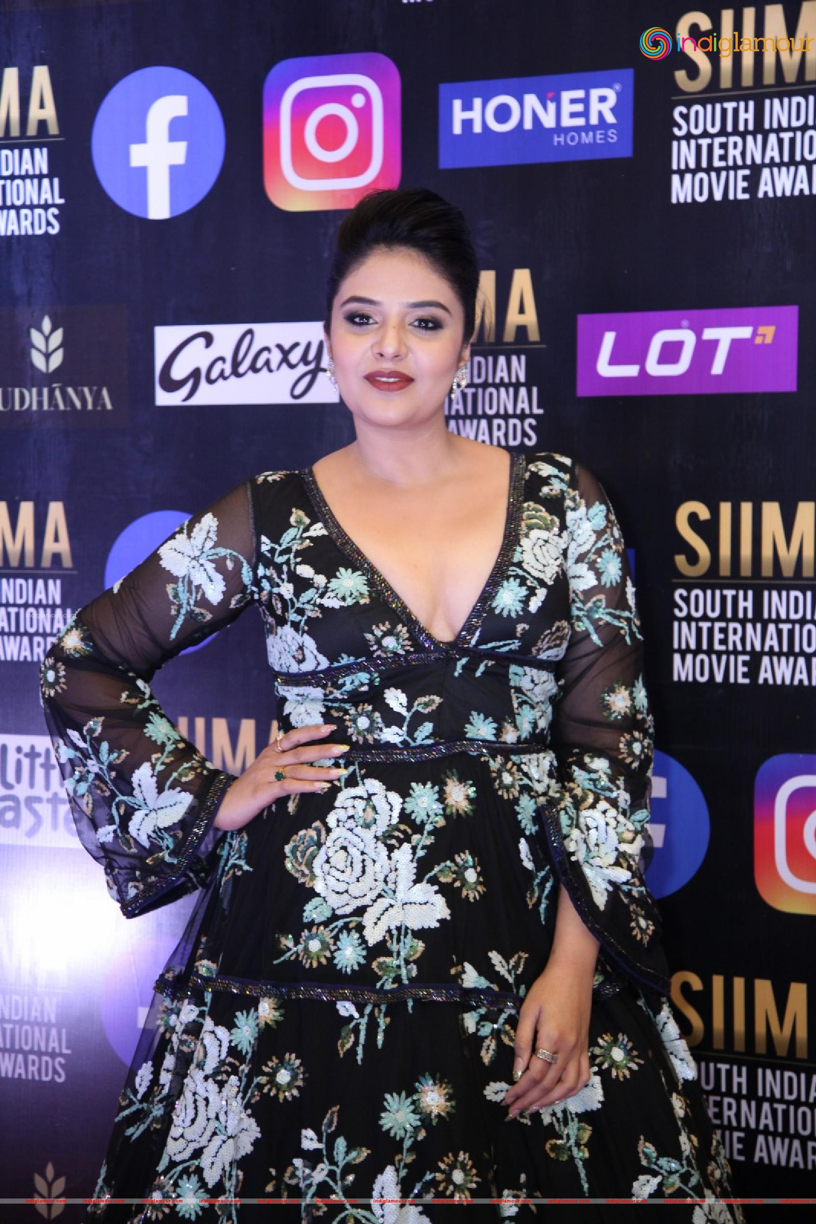 Sree Mukhi Actress hd photo