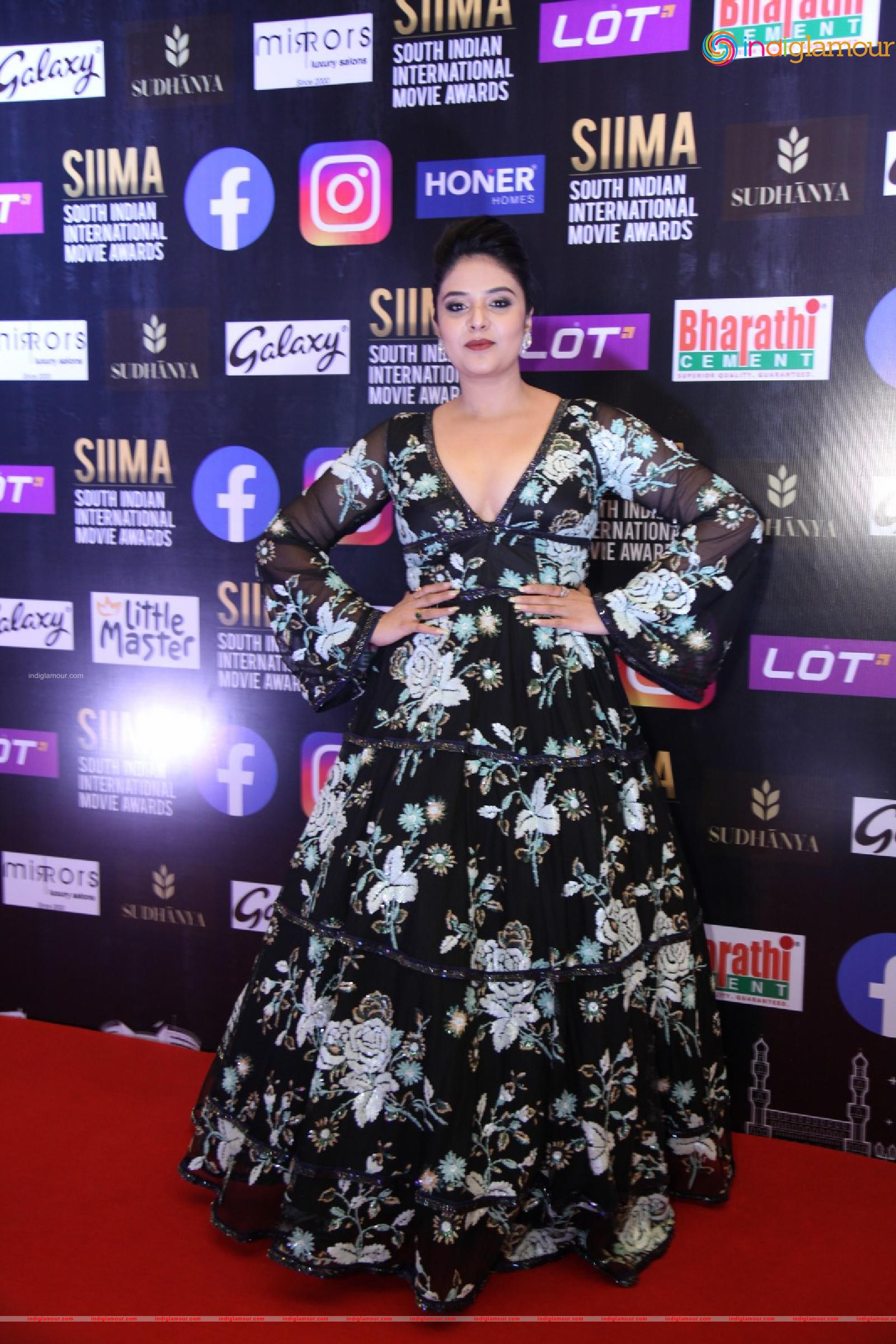 Sree Mukhi Actress hd photo