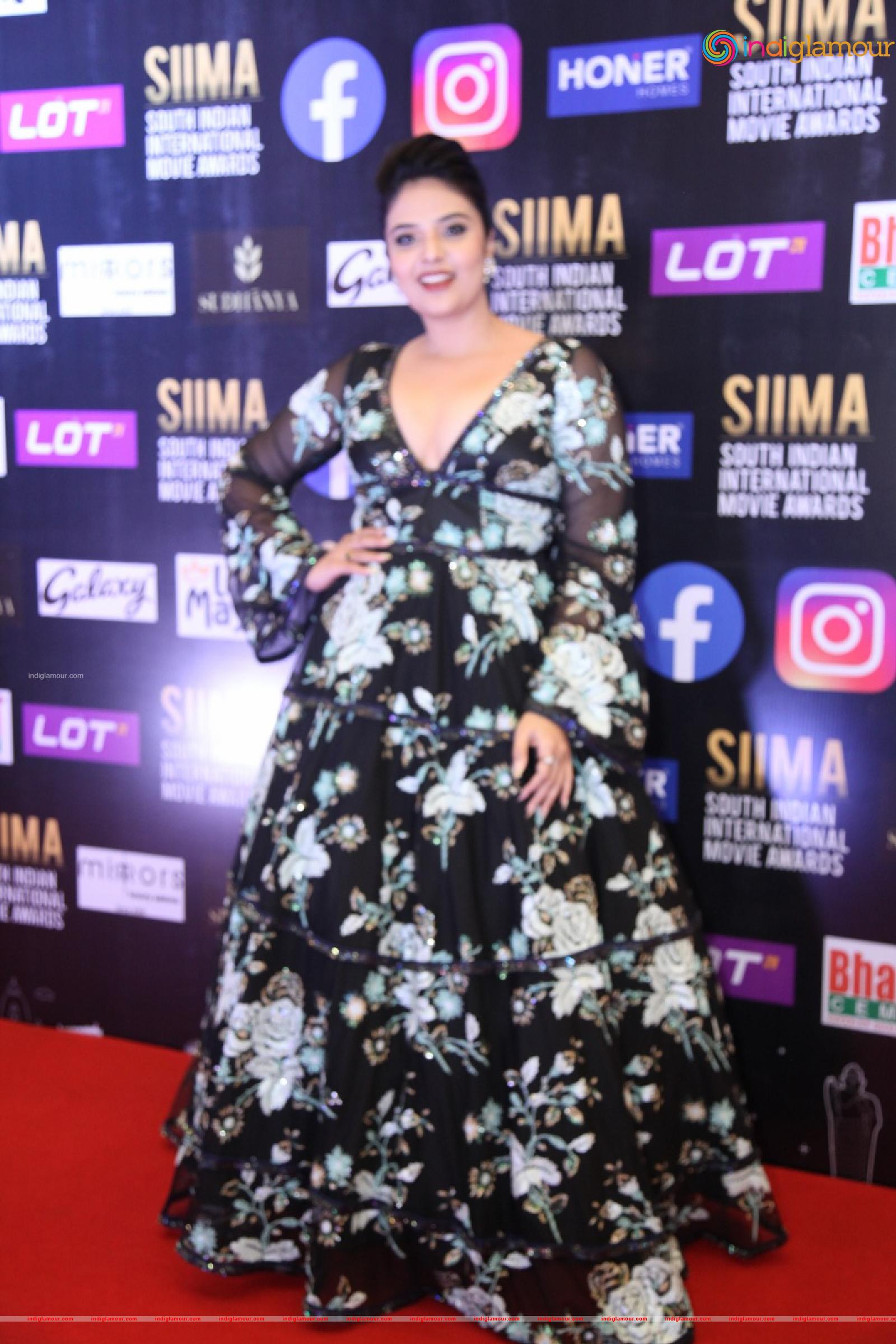 Sree Mukhi Actress hd photo