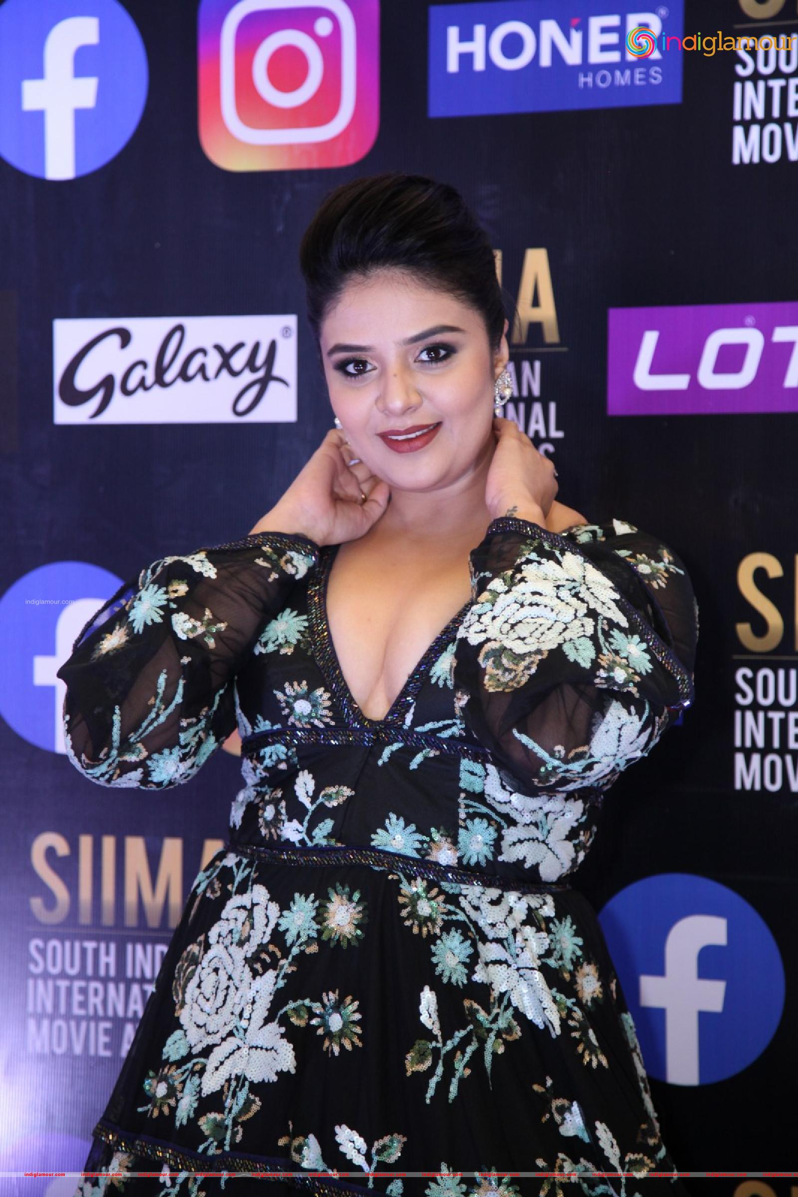 Sree Mukhi Actress hd photo