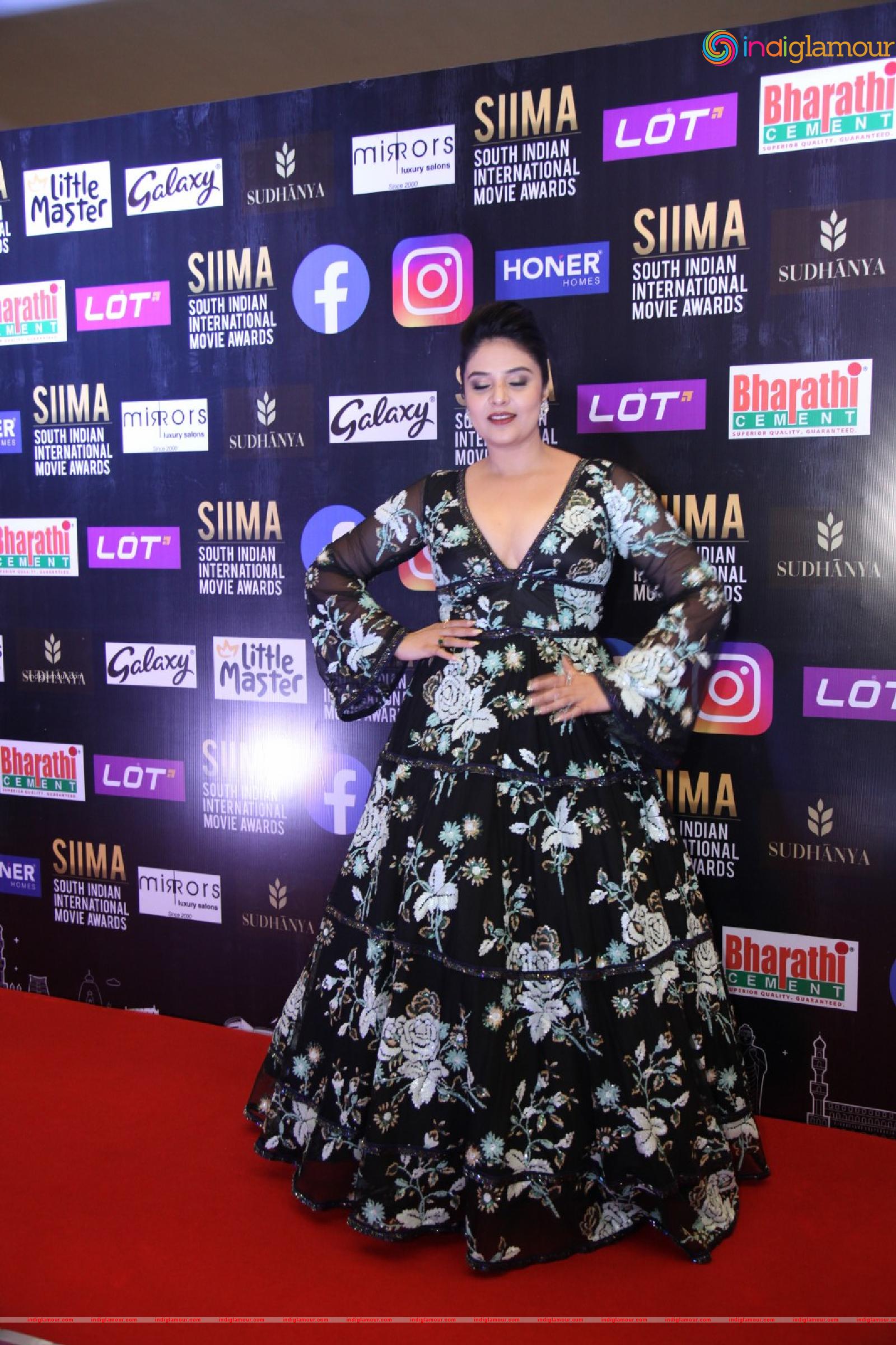 Sree Mukhi Actress hd photo