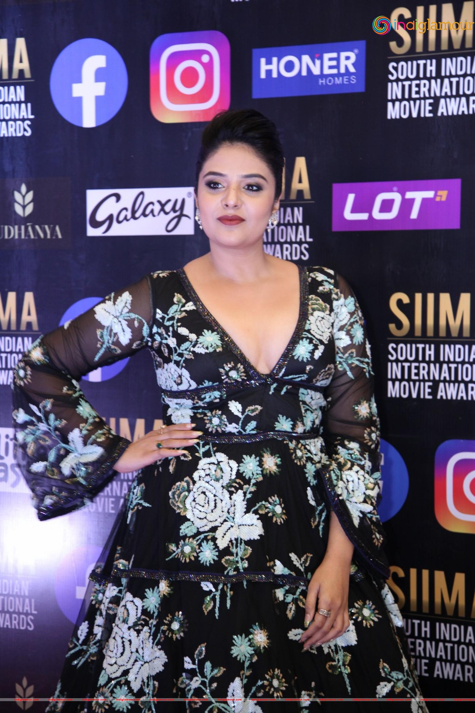 Sree Mukhi Actress hd photo