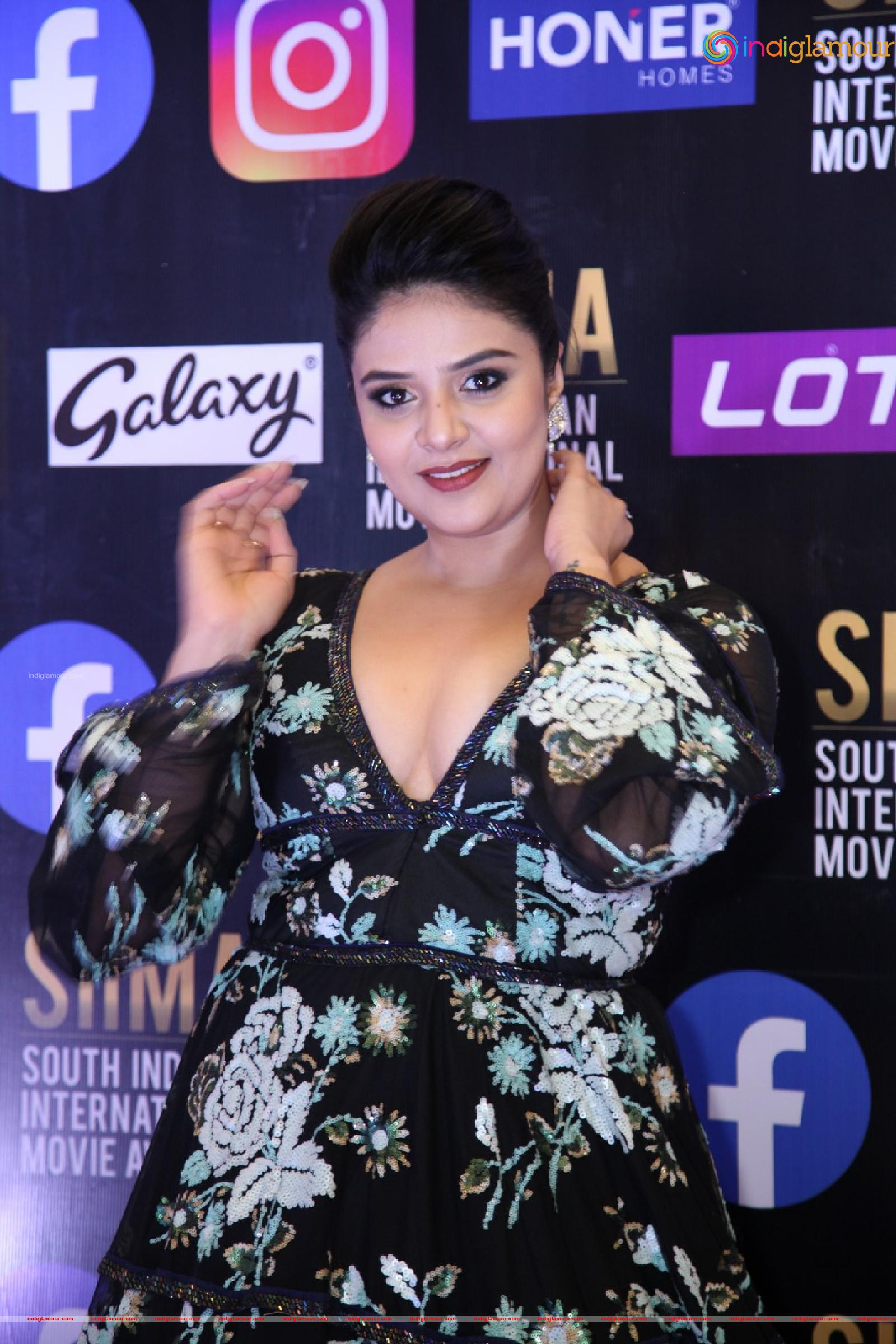 Sree Mukhi Actress hd photo