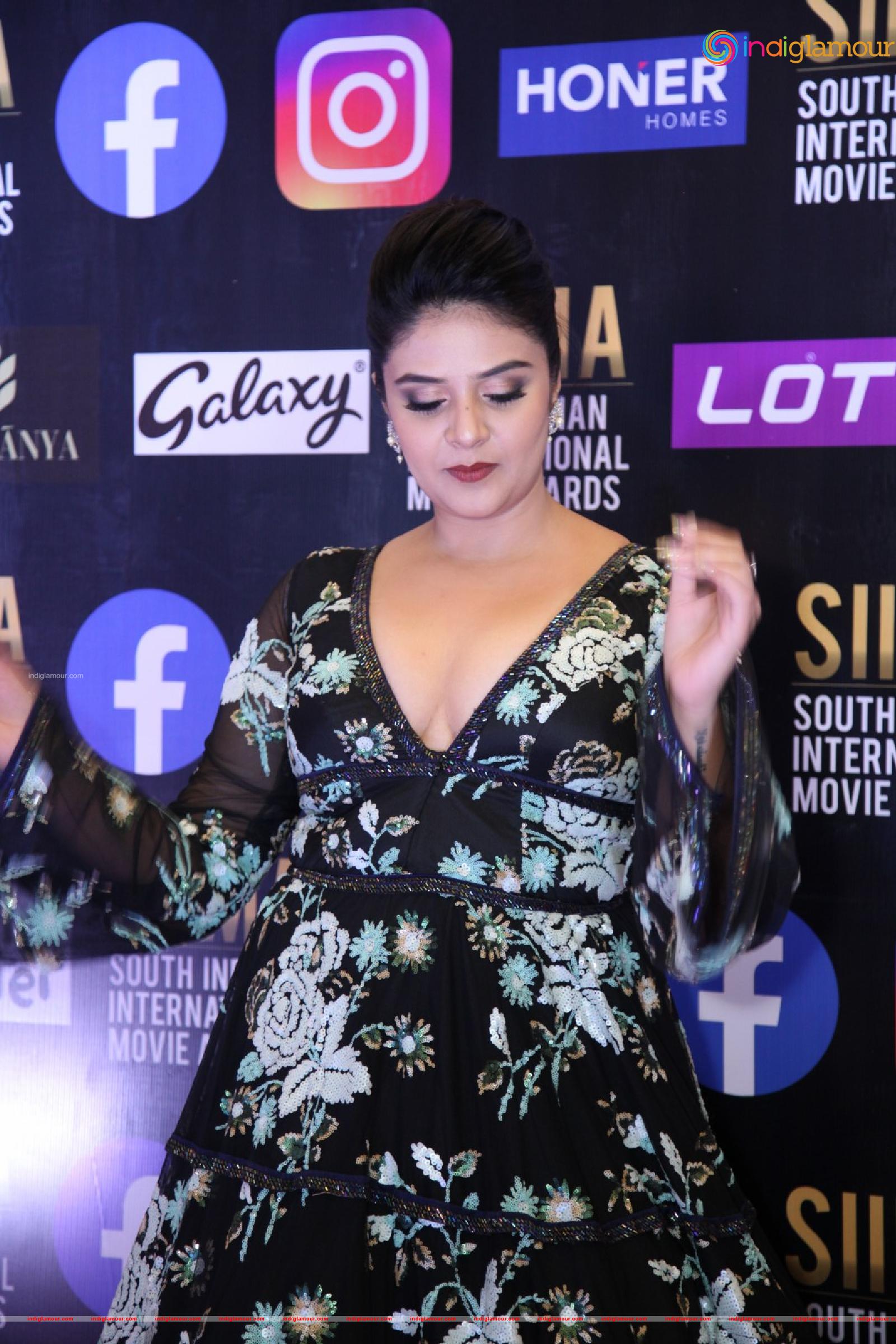 Sree Mukhi Actress hd photo