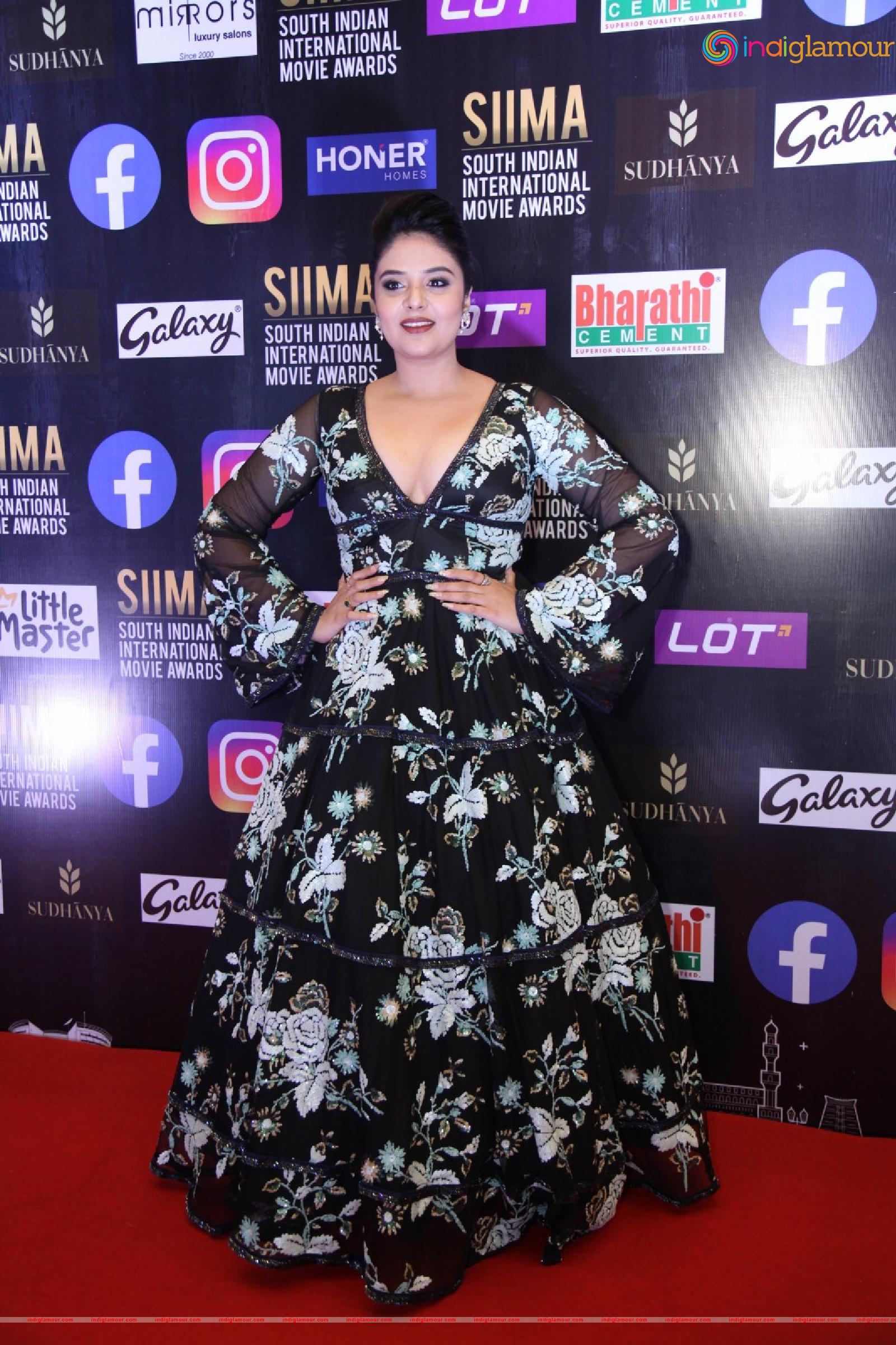 Sree Mukhi Actress hd photo