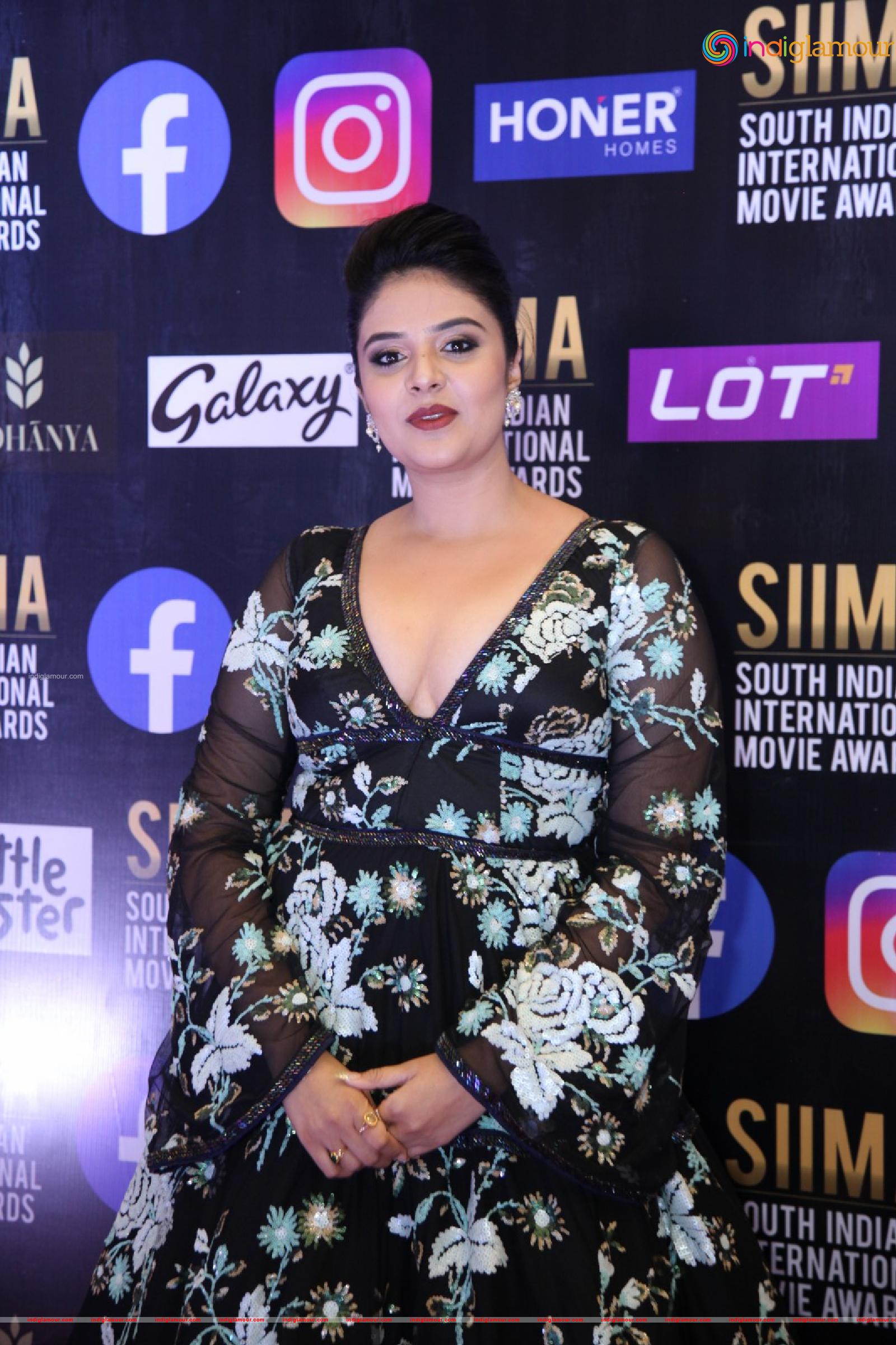 Sree Mukhi Actress hd photo