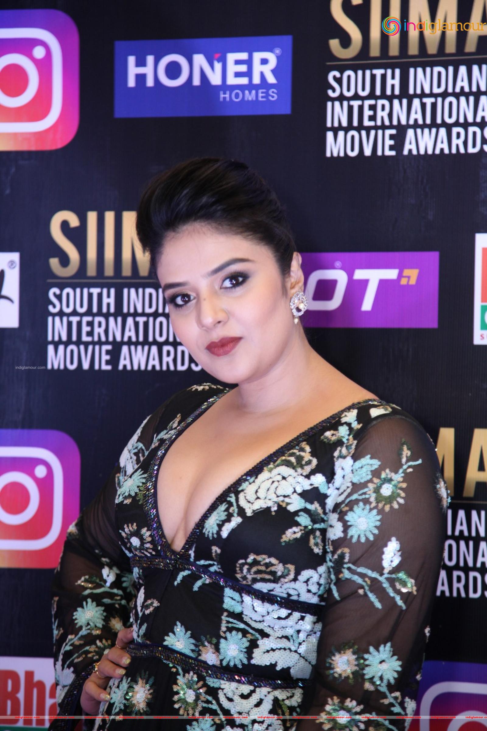 Sree Mukhi Actress hd photo