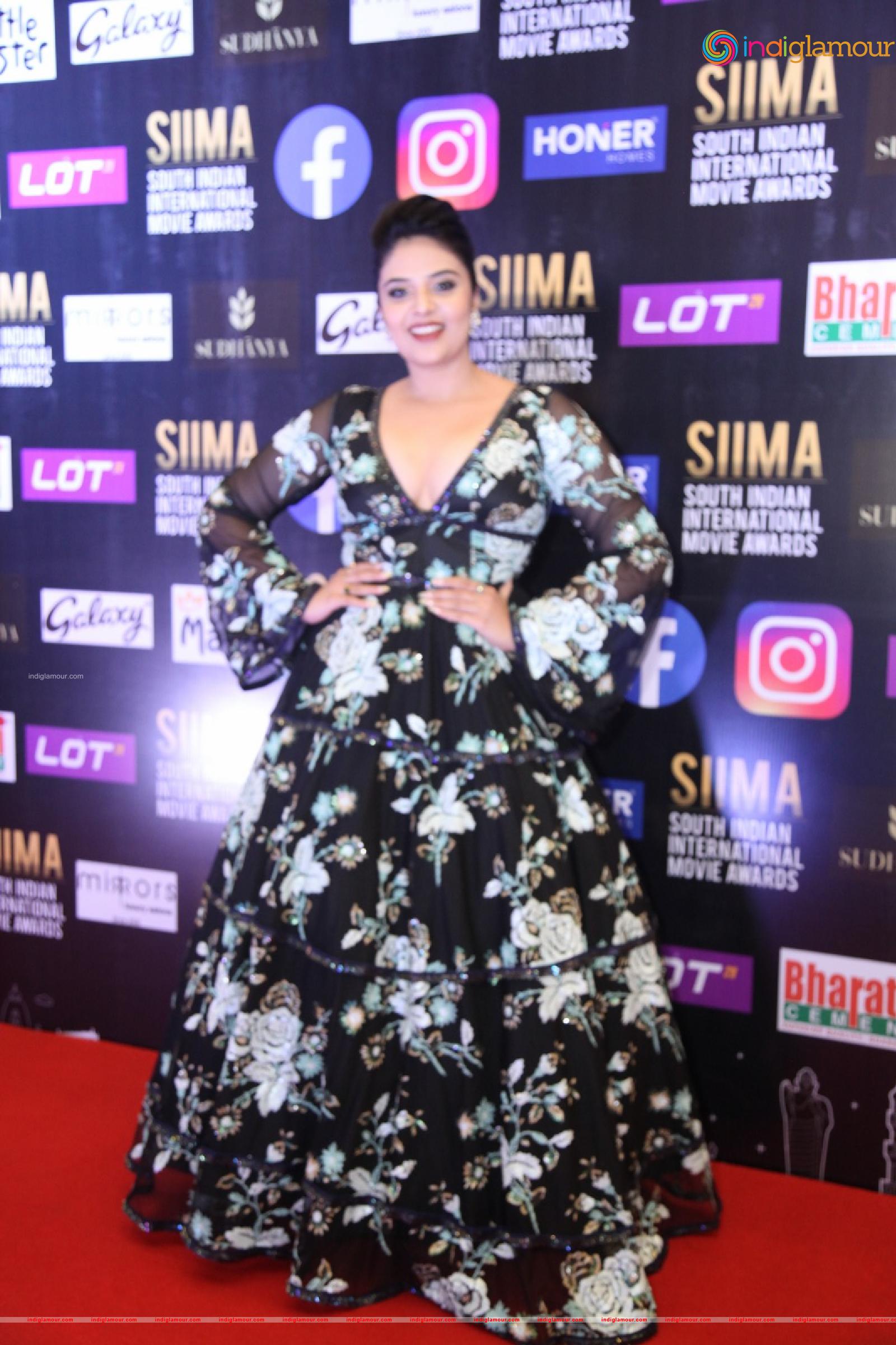 Sree Mukhi Actress hd photo