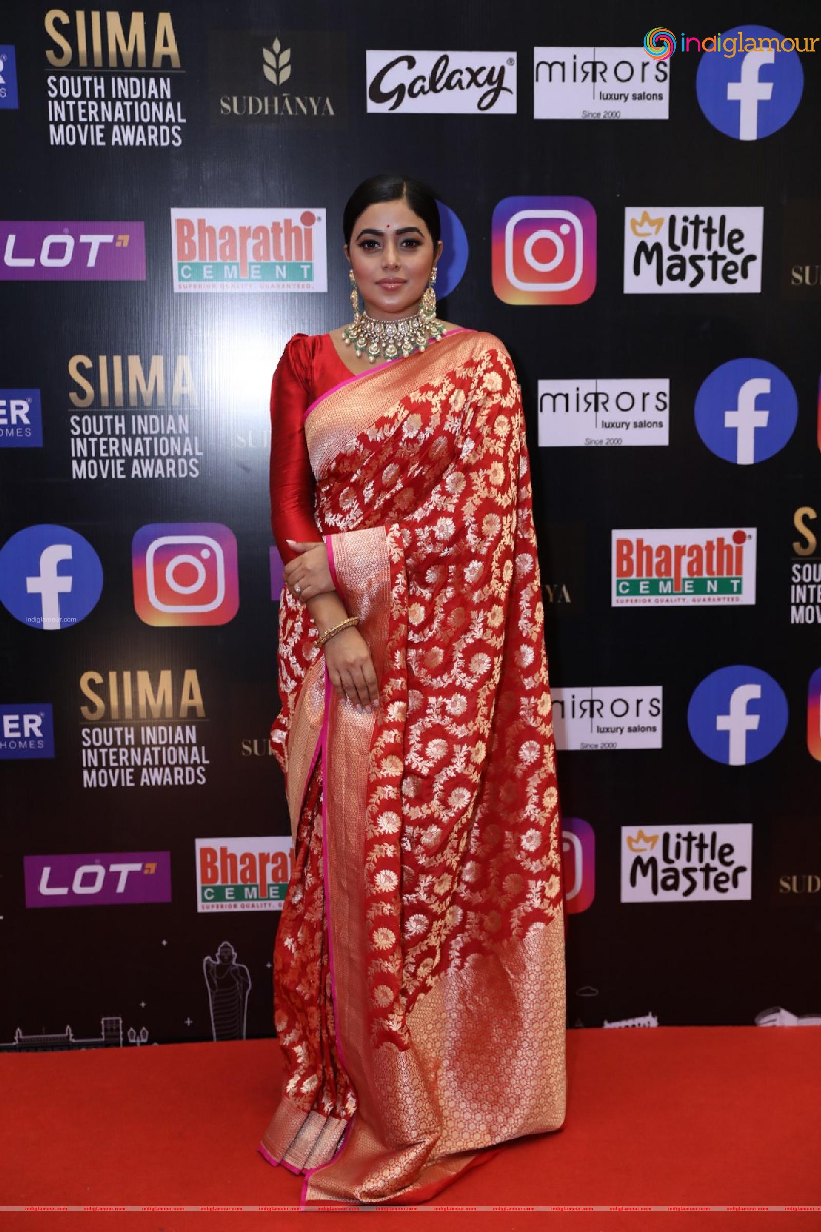 Poorna Actress hd photo
