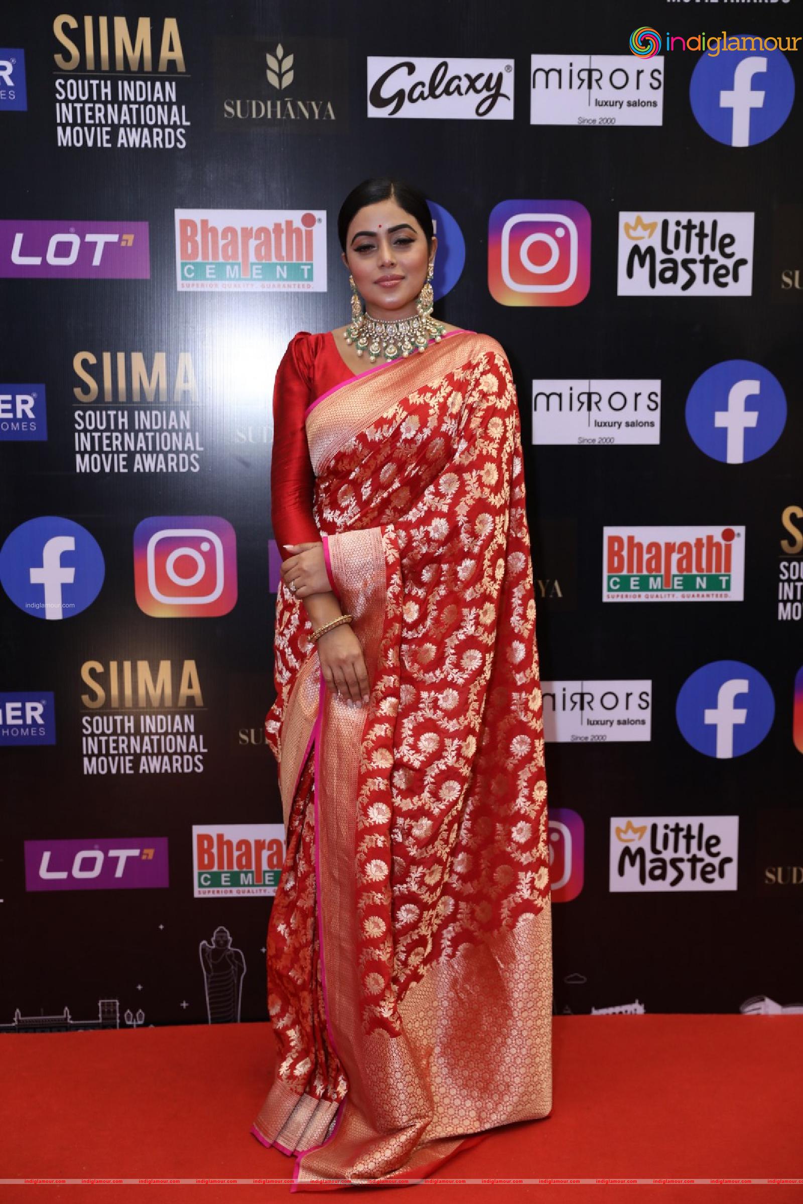 Poorna Actress hd photo