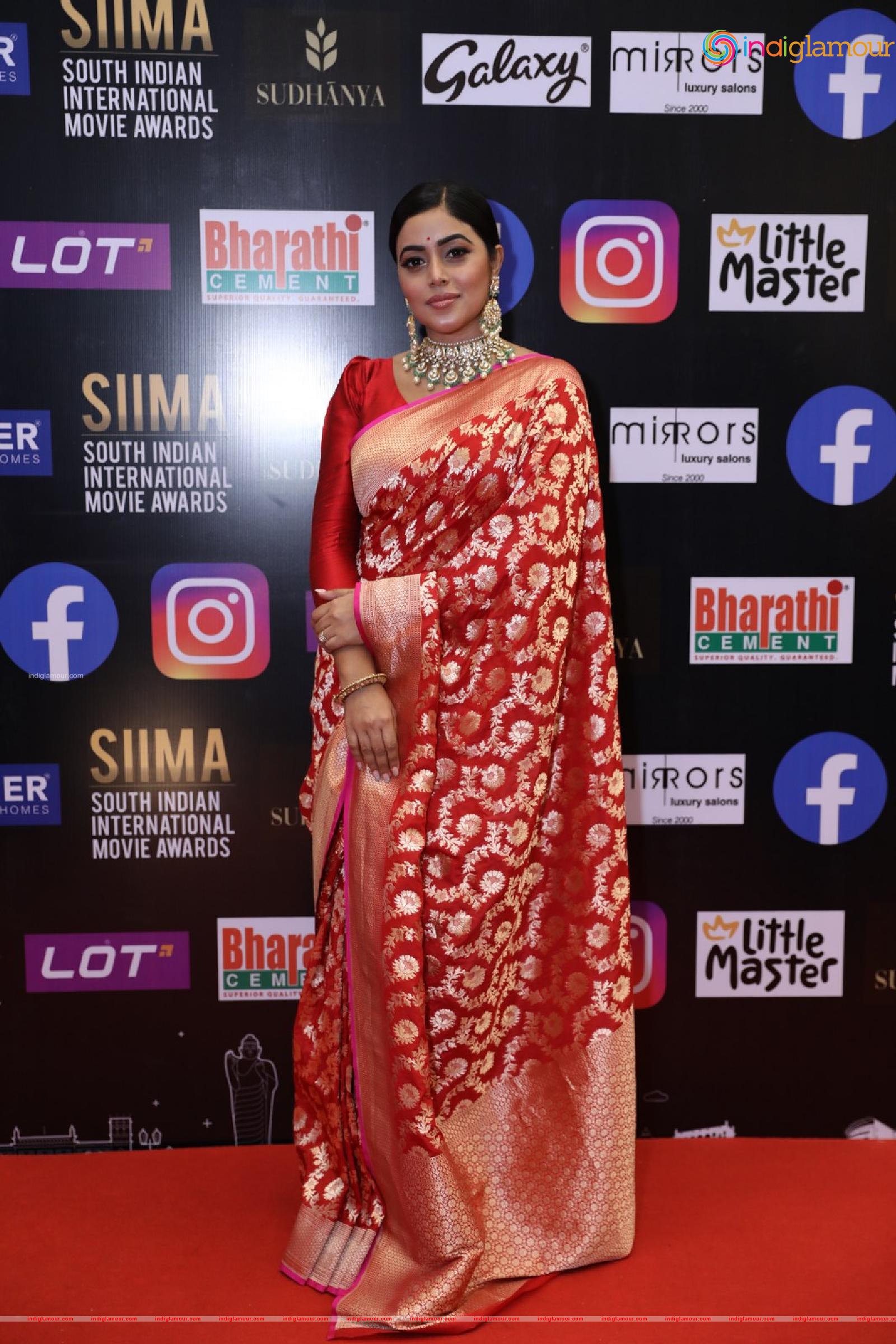Poorna Actress hd photo