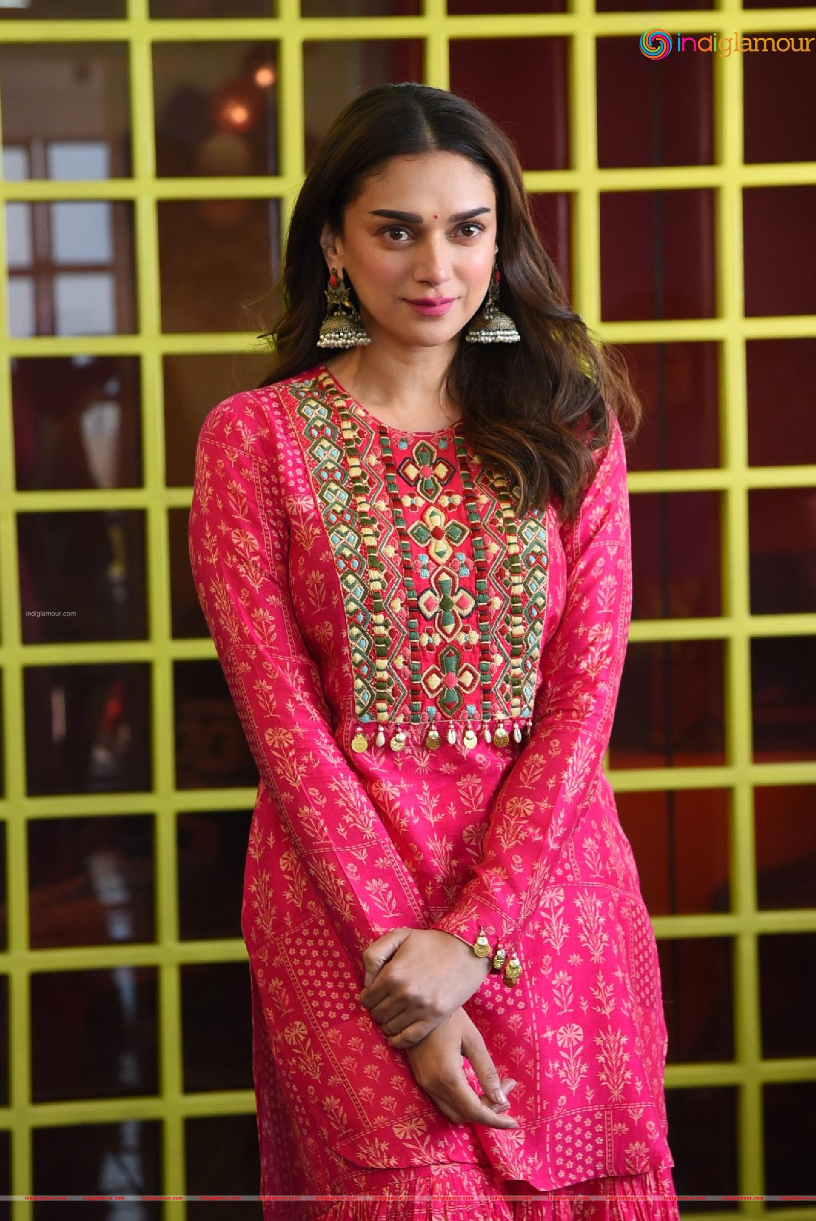 Aditi Rao Hydari Actress hd photo