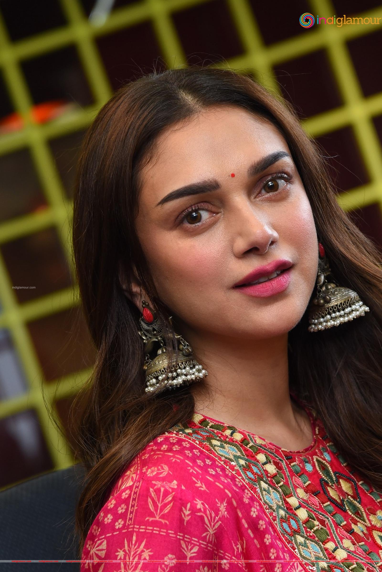 Aditi Rao Hydari Actress hd photo