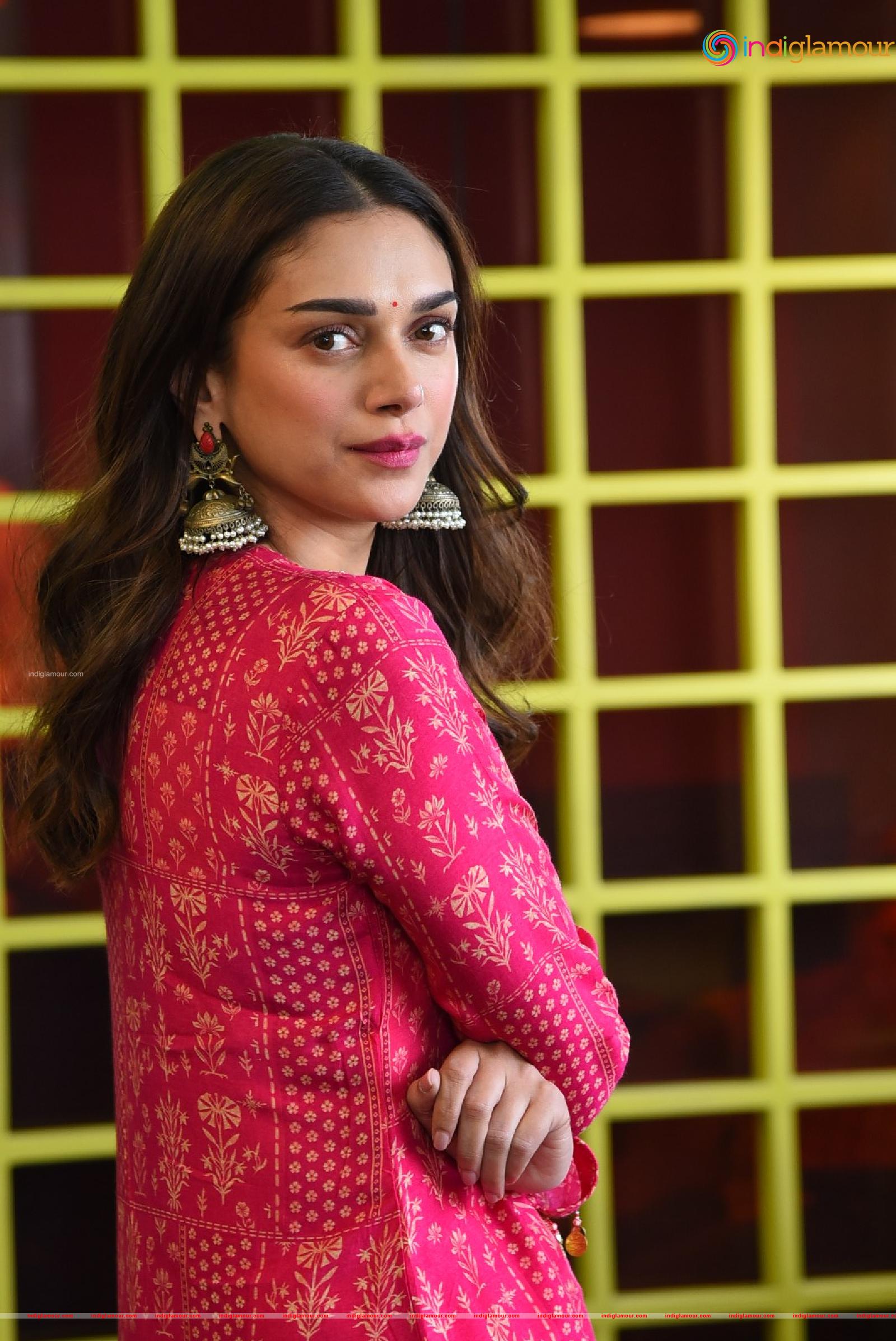 Aditi Rao Hydari Actress hd photo