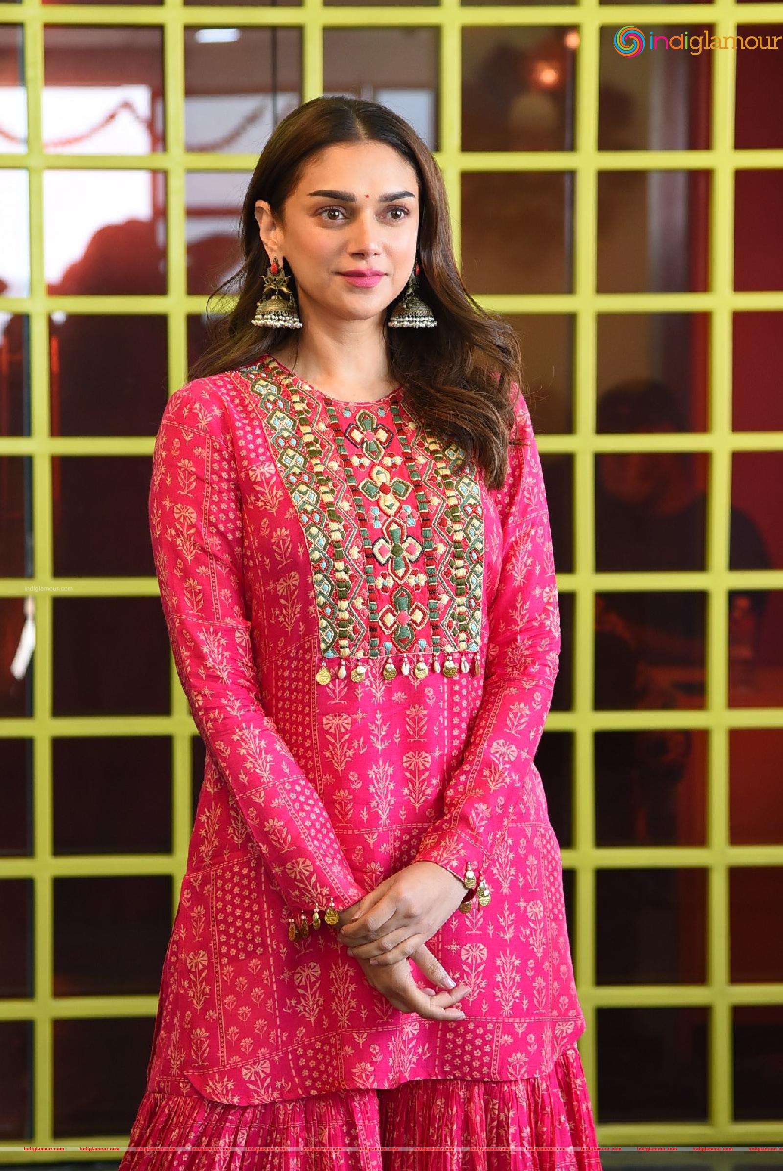 Aditi Rao Hydari Actress hd photo