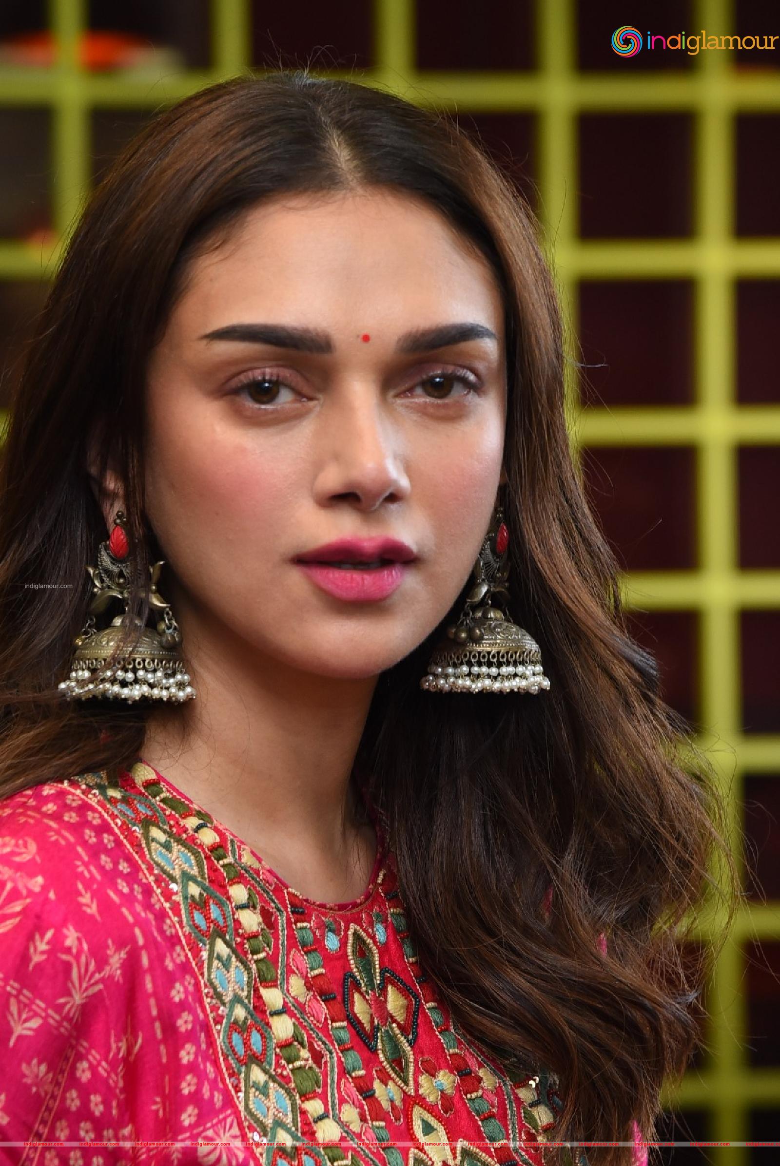 Aditi Rao Hydari Actress hd photo
