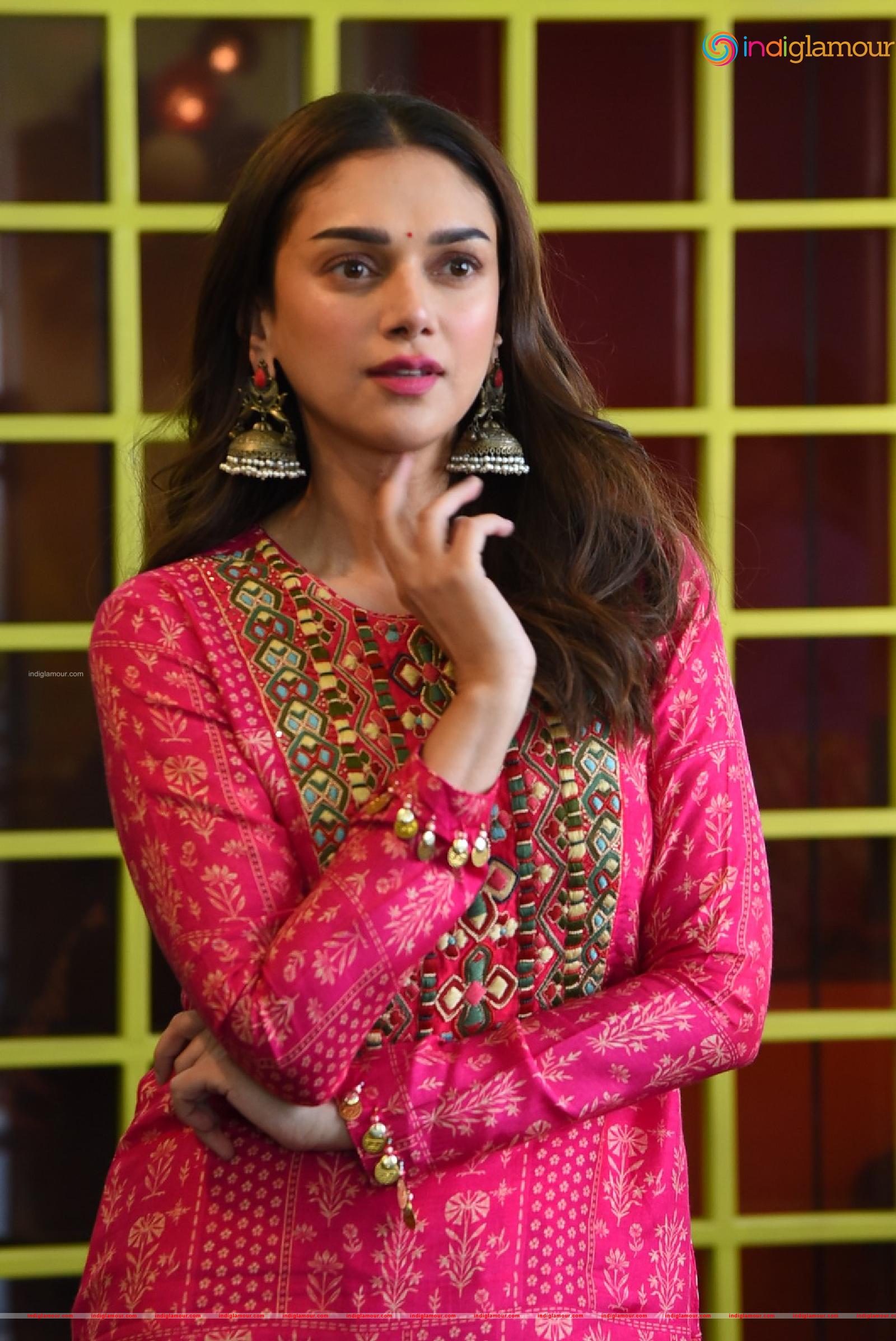 Aditi Rao Hydari Actress hd photo