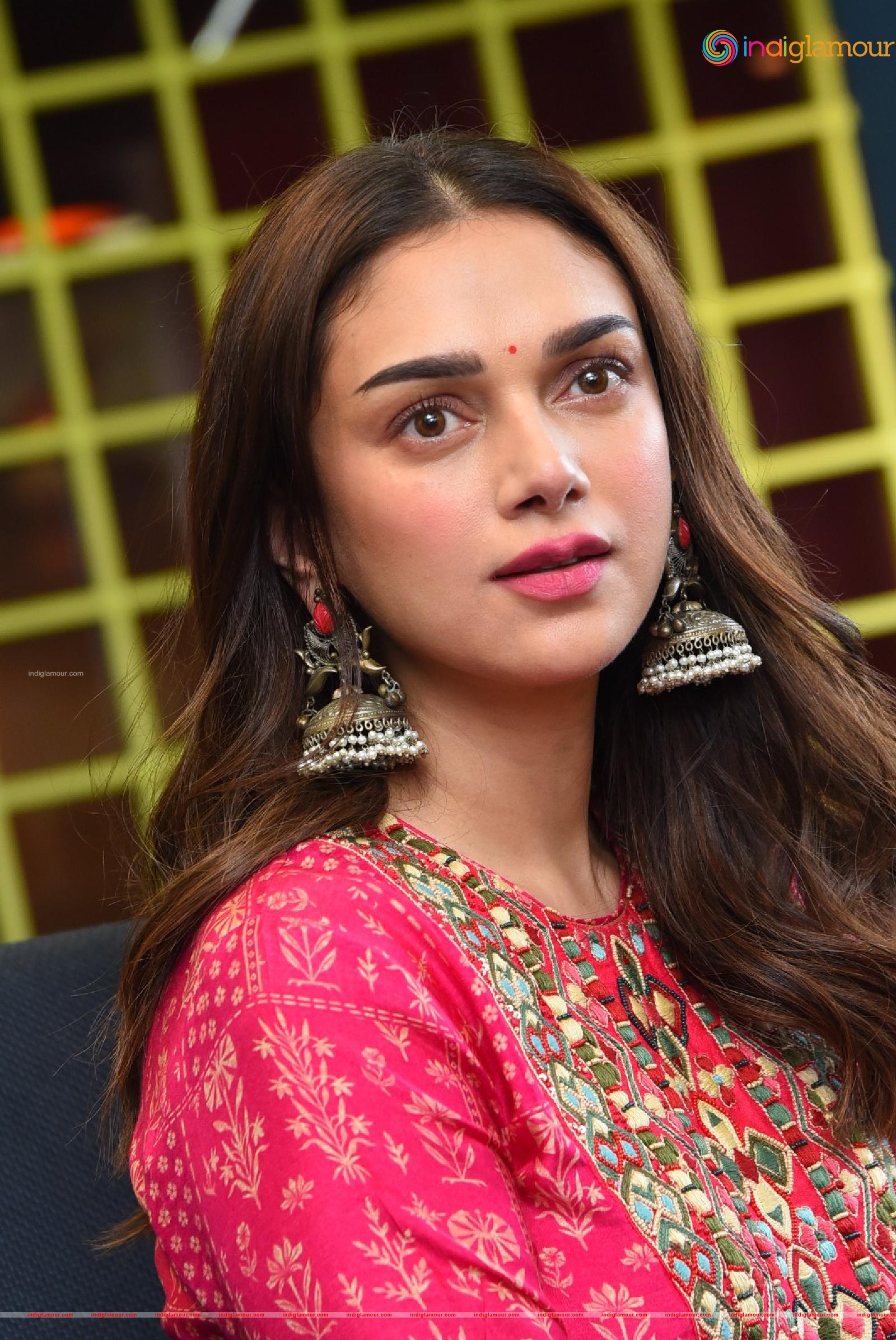 Aditi Rao Hydari Actress hd photo