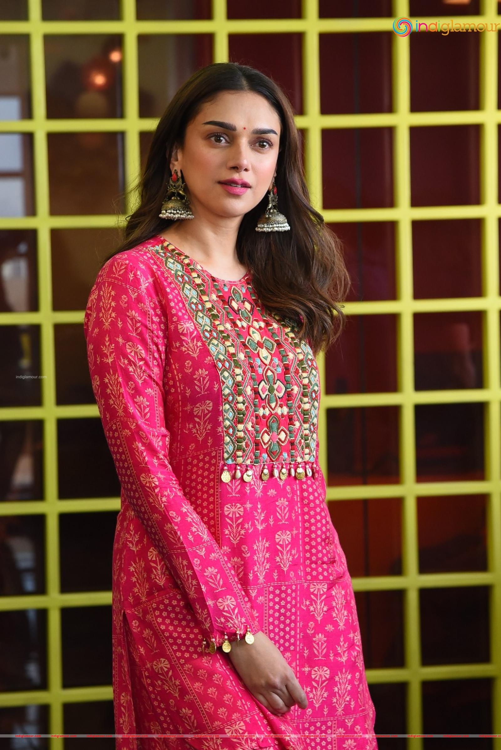 Aditi Rao Hydari Actress hd photo