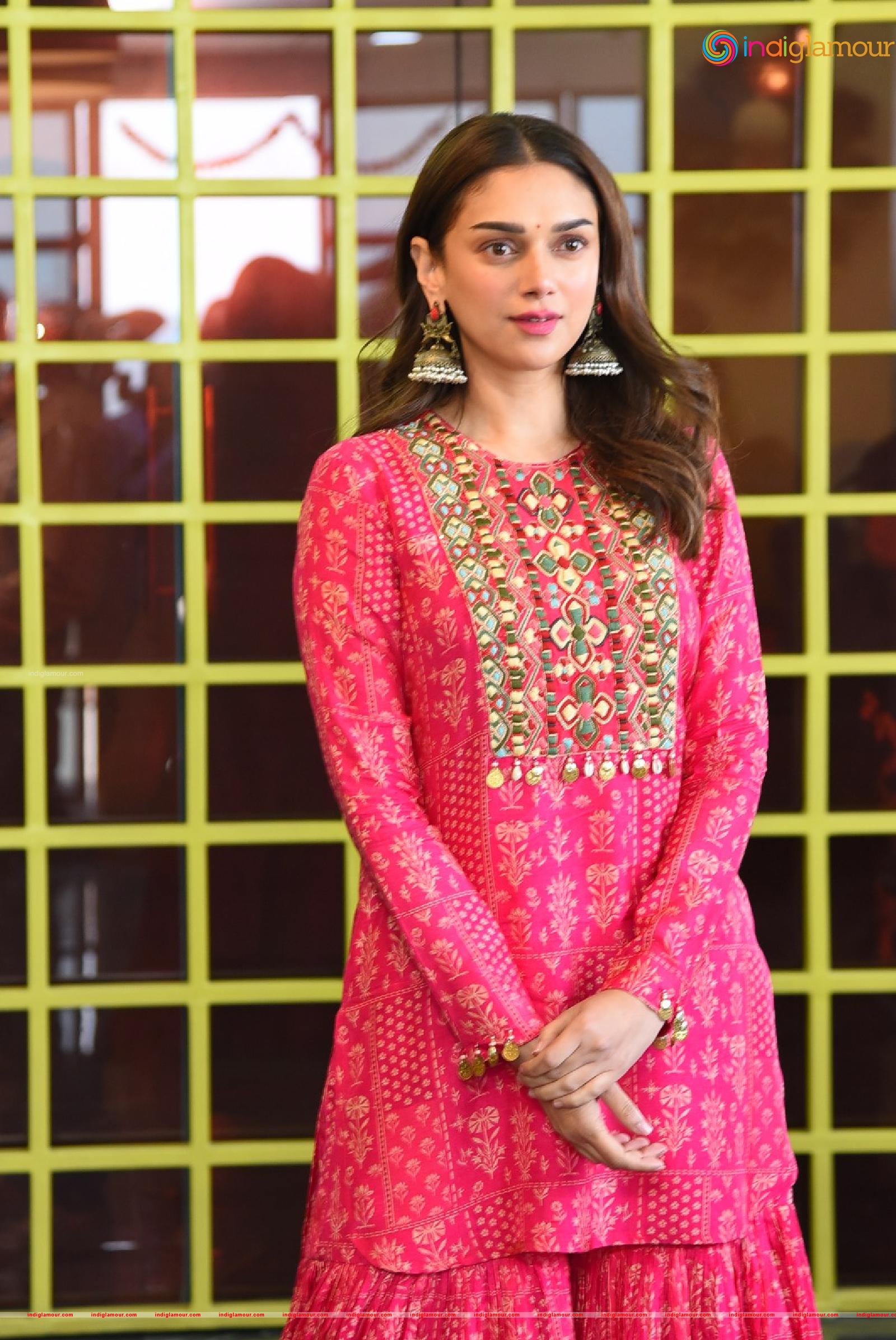 Aditi Rao Hydari Actress hd photo
