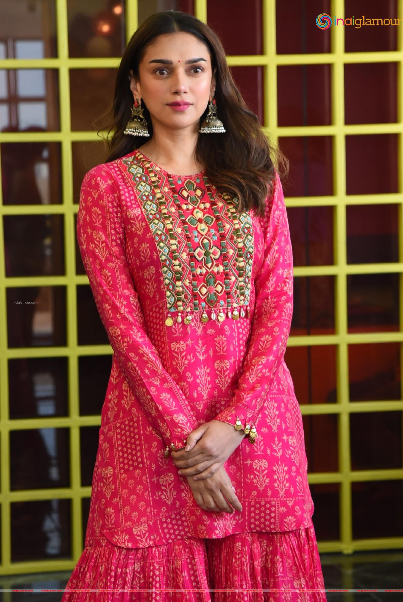 Aditi Rao Hydari Actress hd photo