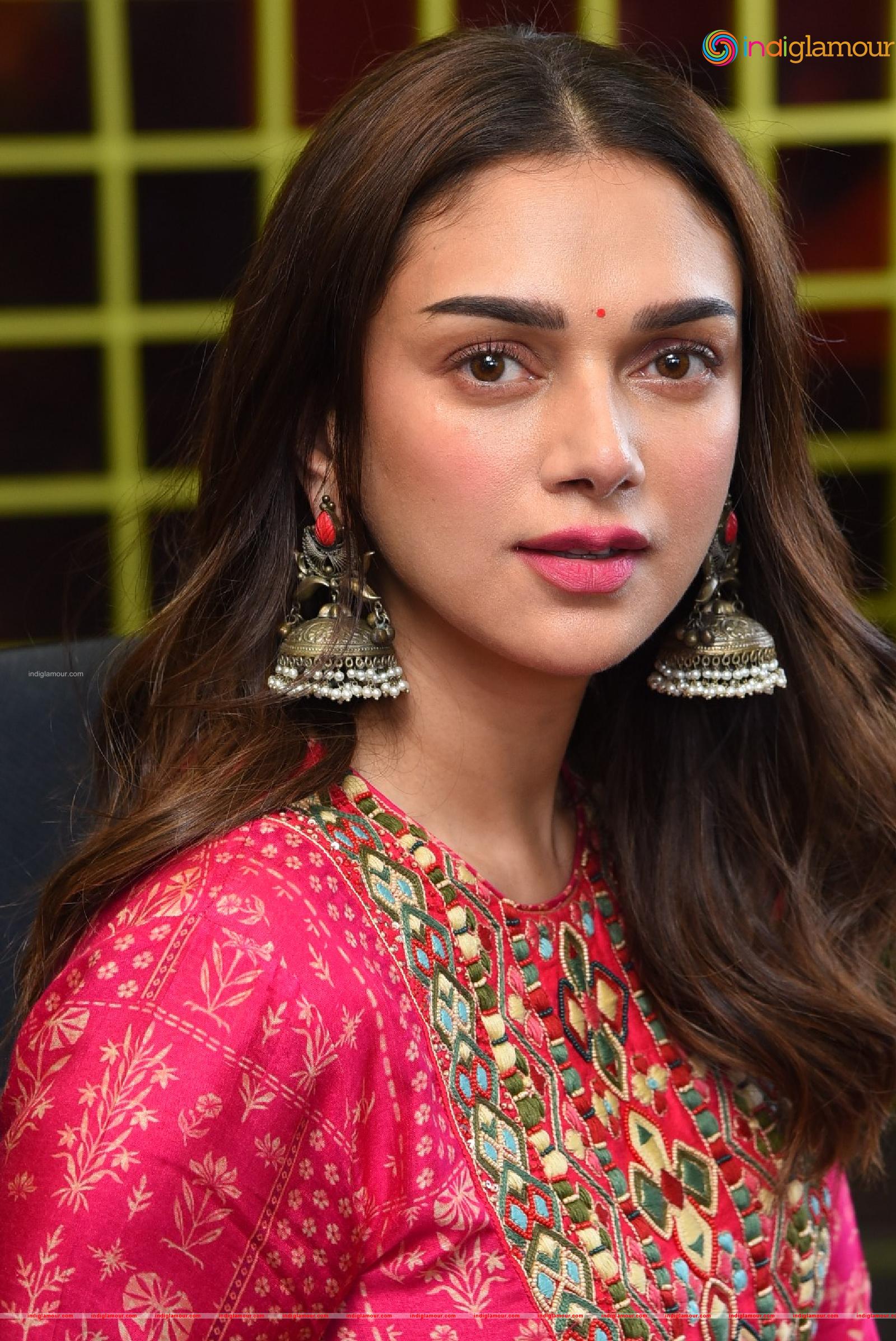 Aditi Rao Hydari Actress hd photo