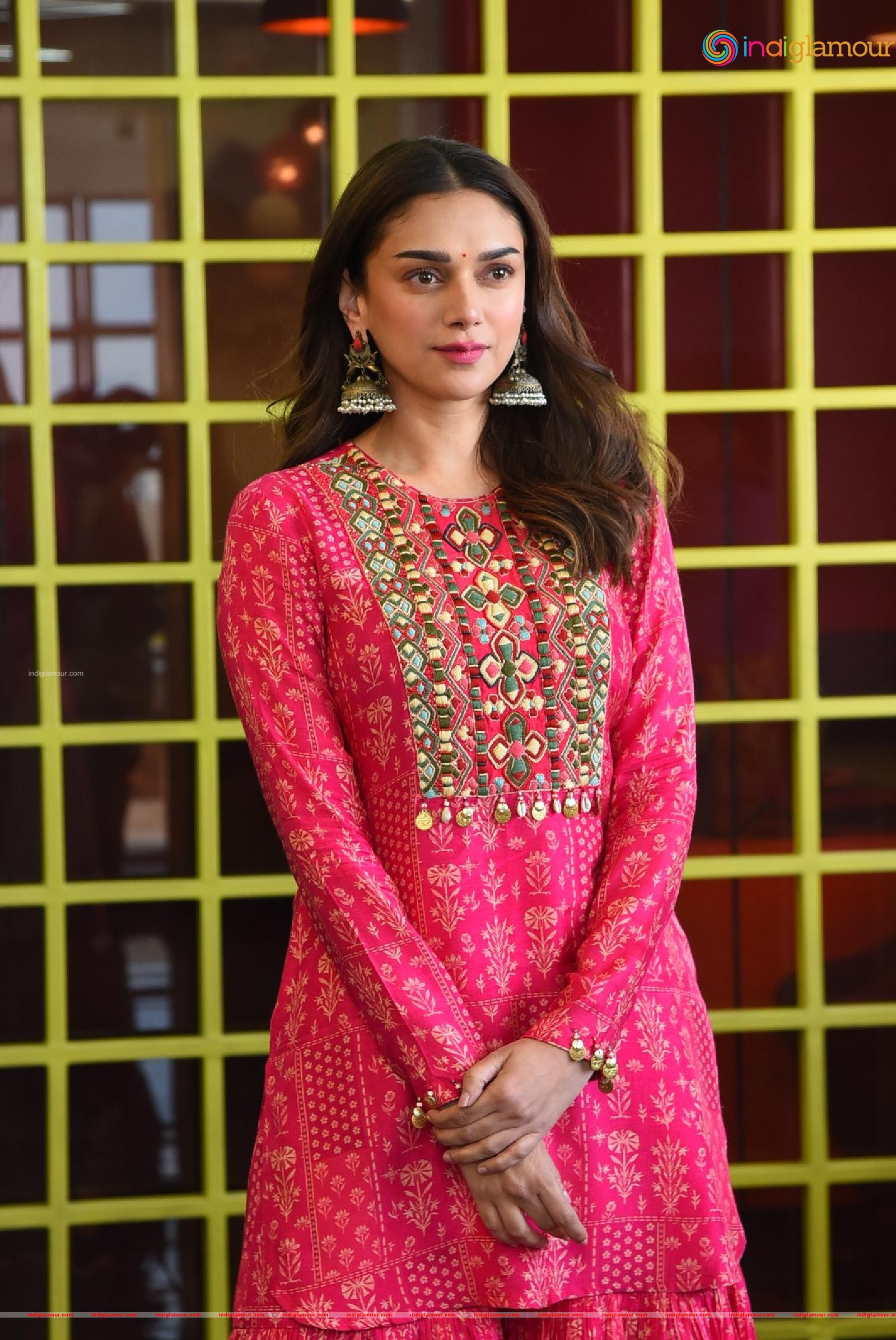 Aditi Rao Hydari Actress hd photo