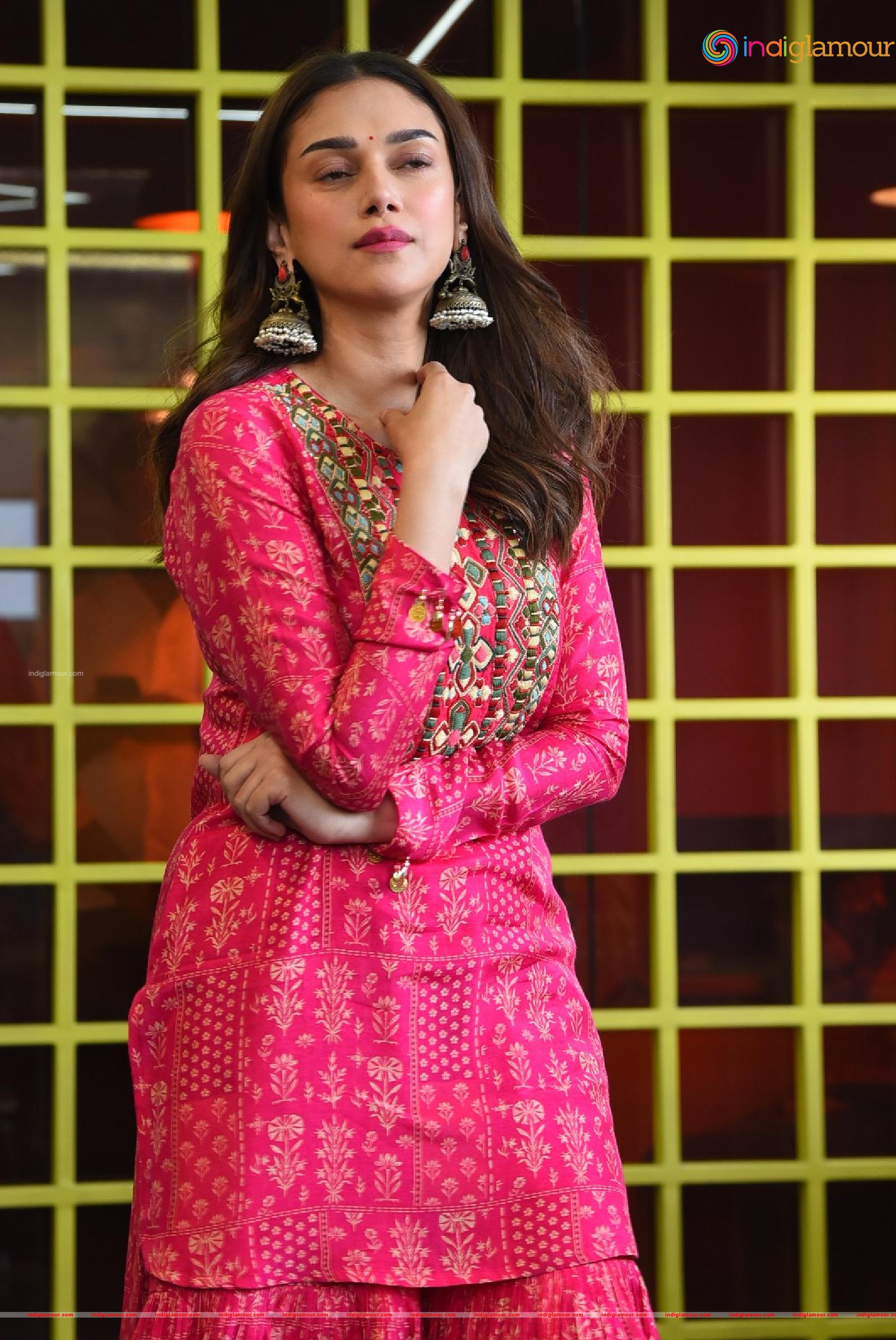 Aditi Rao Hydari Actress hd photo