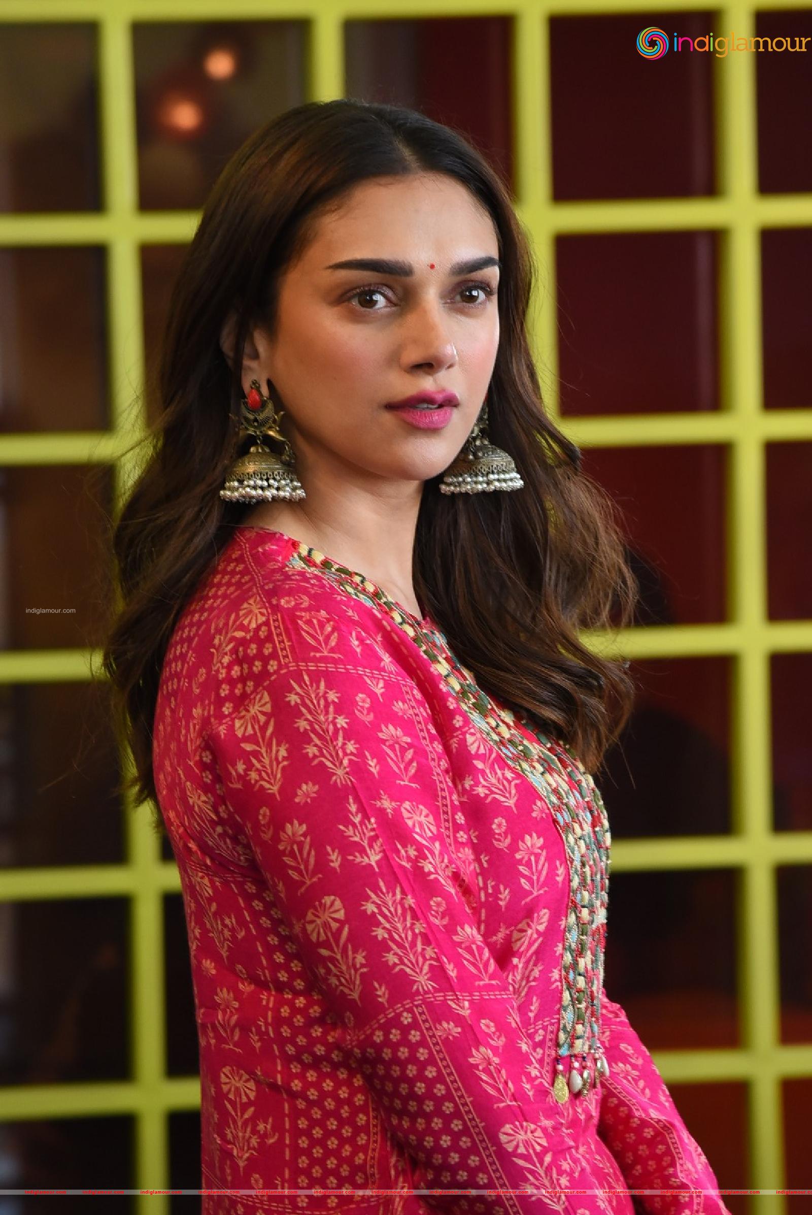 Aditi Rao Hydari Actress hd photo