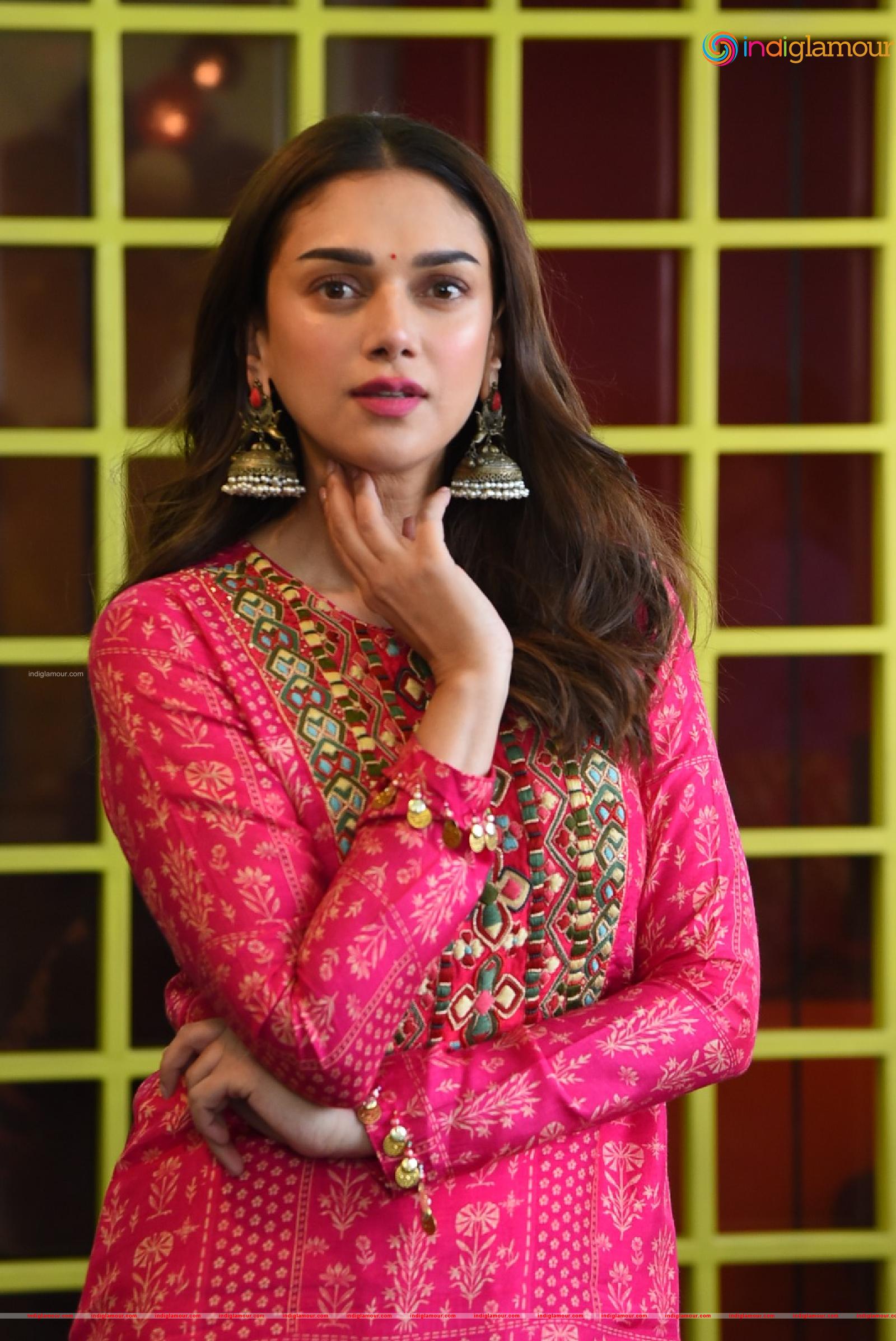 Aditi Rao Hydari Actress hd photo