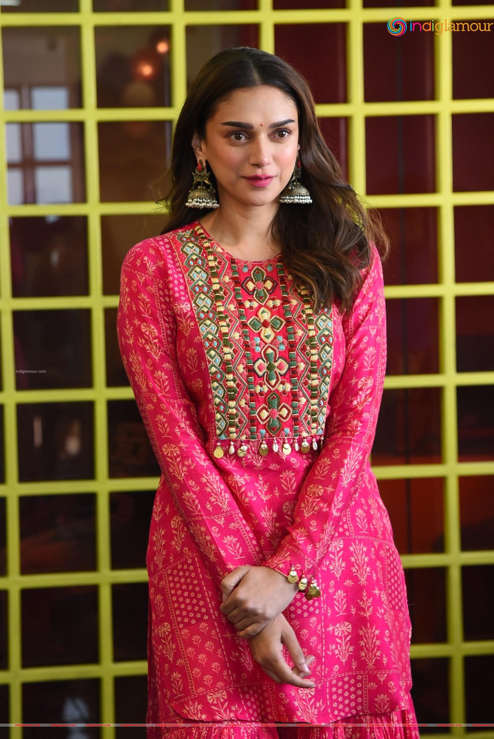 Aditi Rao Hydari Actress hd photo